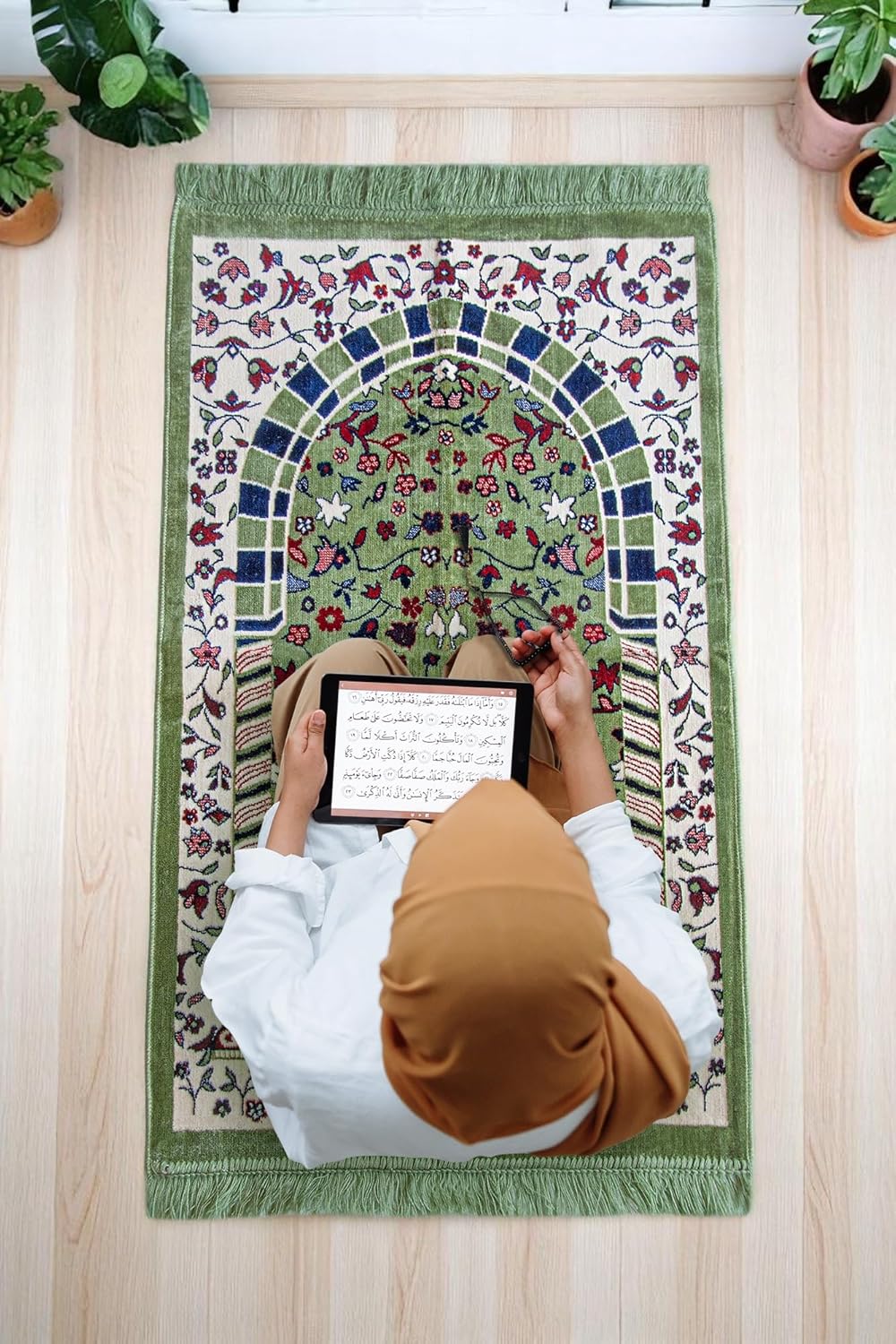 ihvan online Luxury Velvet Muslim Prayer Rug, Janamaz, Thick Soft Sajadah, Portable Travel Prayer Carpet Mat, Islamic Gift for Eid, Ramadan, Hajj & Umrah, Rawdah Green