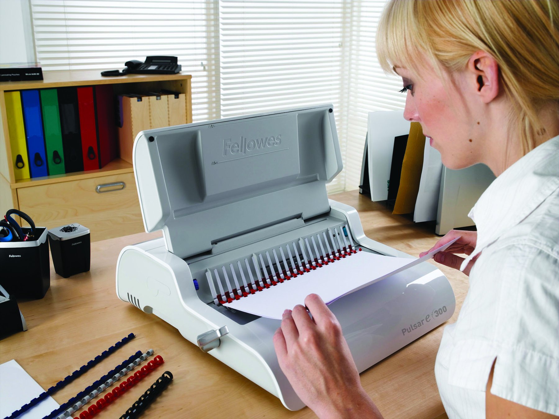 Fellowes 5620701 Rilegatrice Elettrica a Dorsi Plastici Pulsar-E, Capacità di Rilegatura 300 Fogli