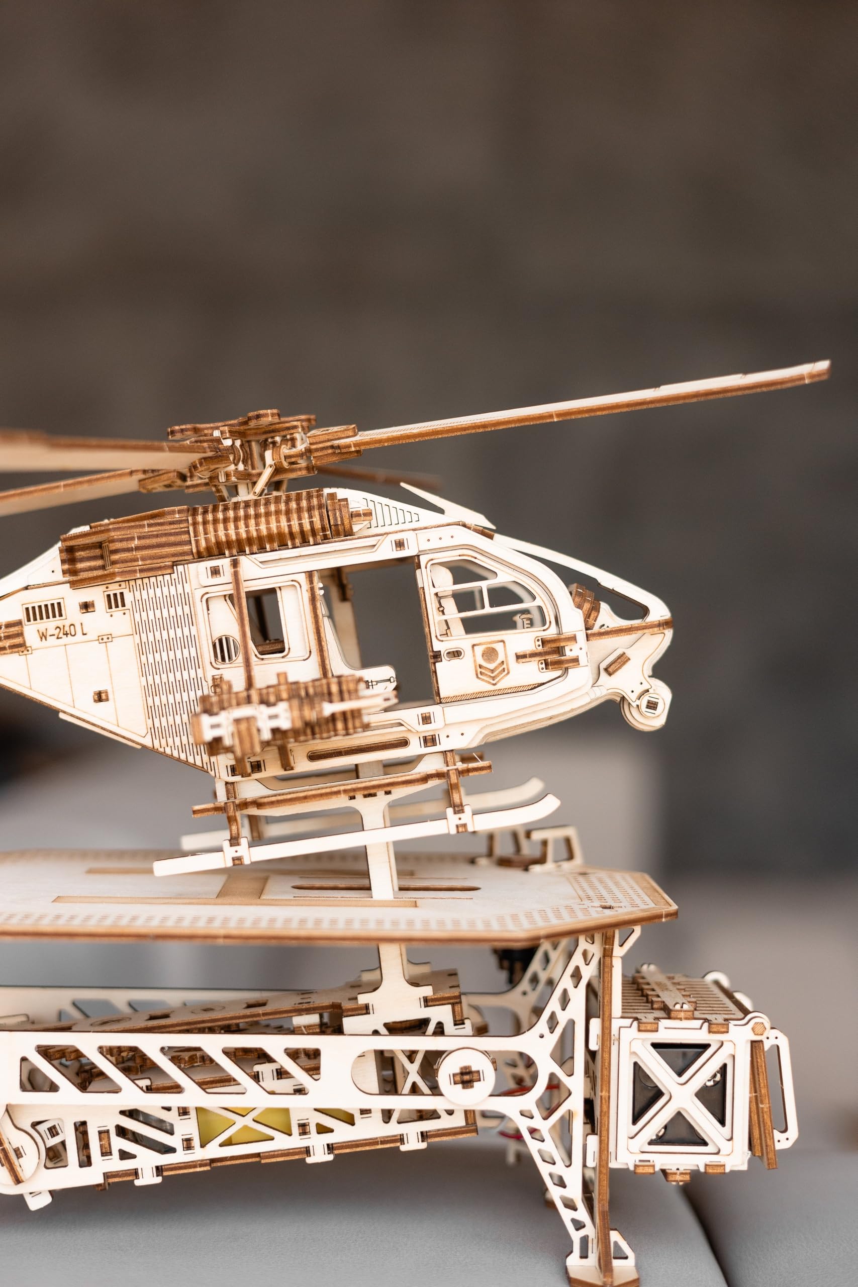 Wood Trick Thunder Chopper Elektryczny helikopter, 3D, drewniane puzzle dla dorosłych, obracające się wirniki i ostrza, szczegółowy design, mechaniczne modele drewniane dla dorosłych