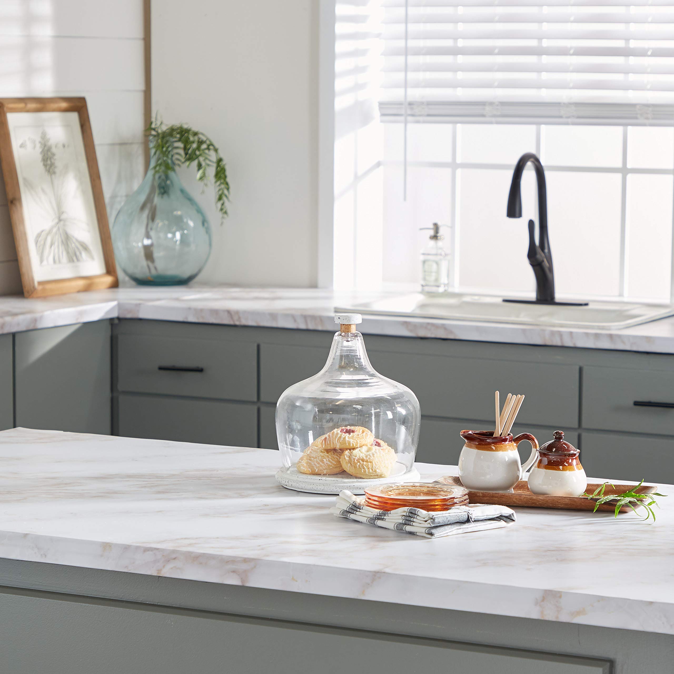 Amazon｜Deco 79 ケーキスタンド 長さ9インチ x 幅9インチ x 高さ11