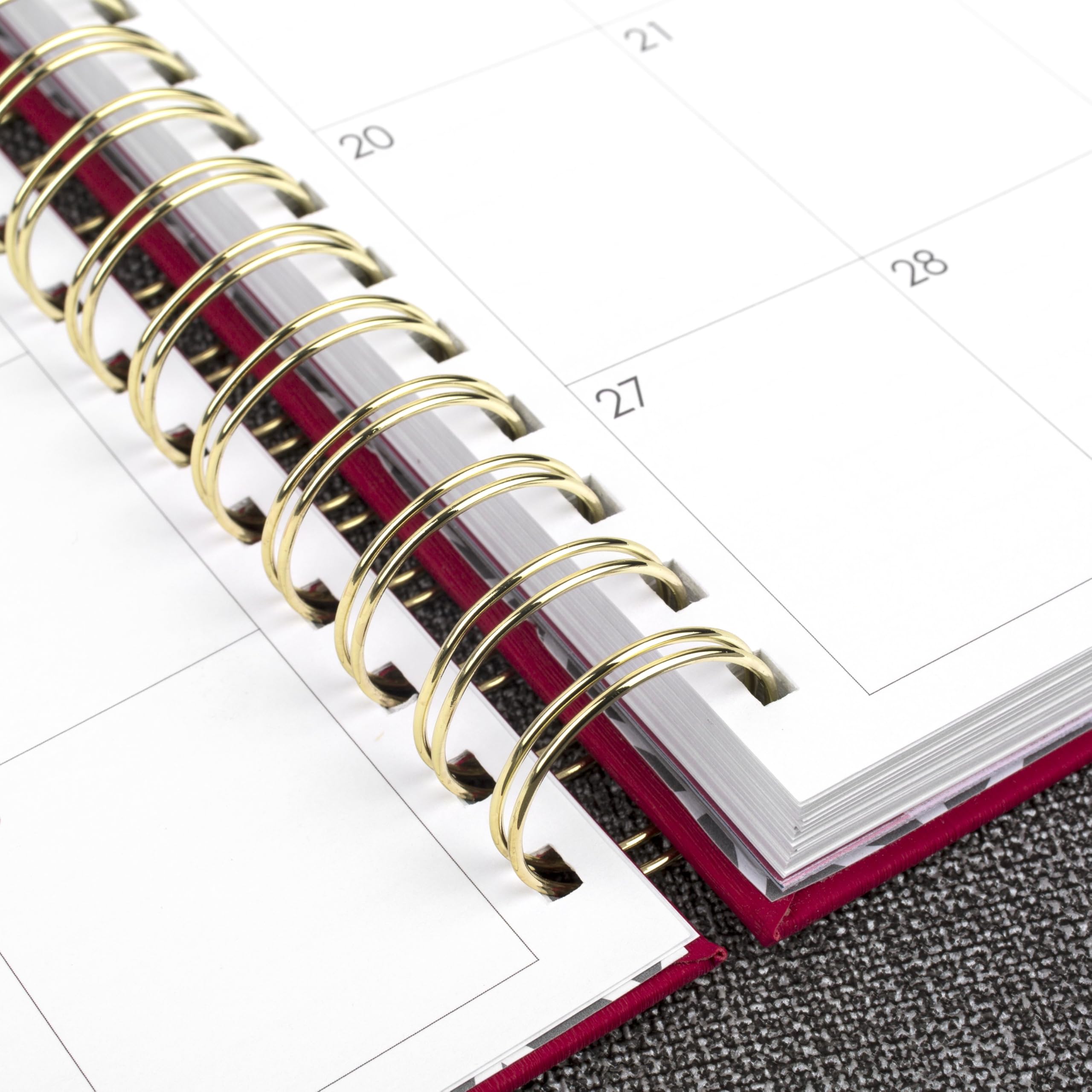 AT-A-GLANCE Agenda 2027, giornaliera e mensile, 17,8 x 22,2 cm, copertina rigida, motivo: armonia, colore: bacca (6099-806-59-27)