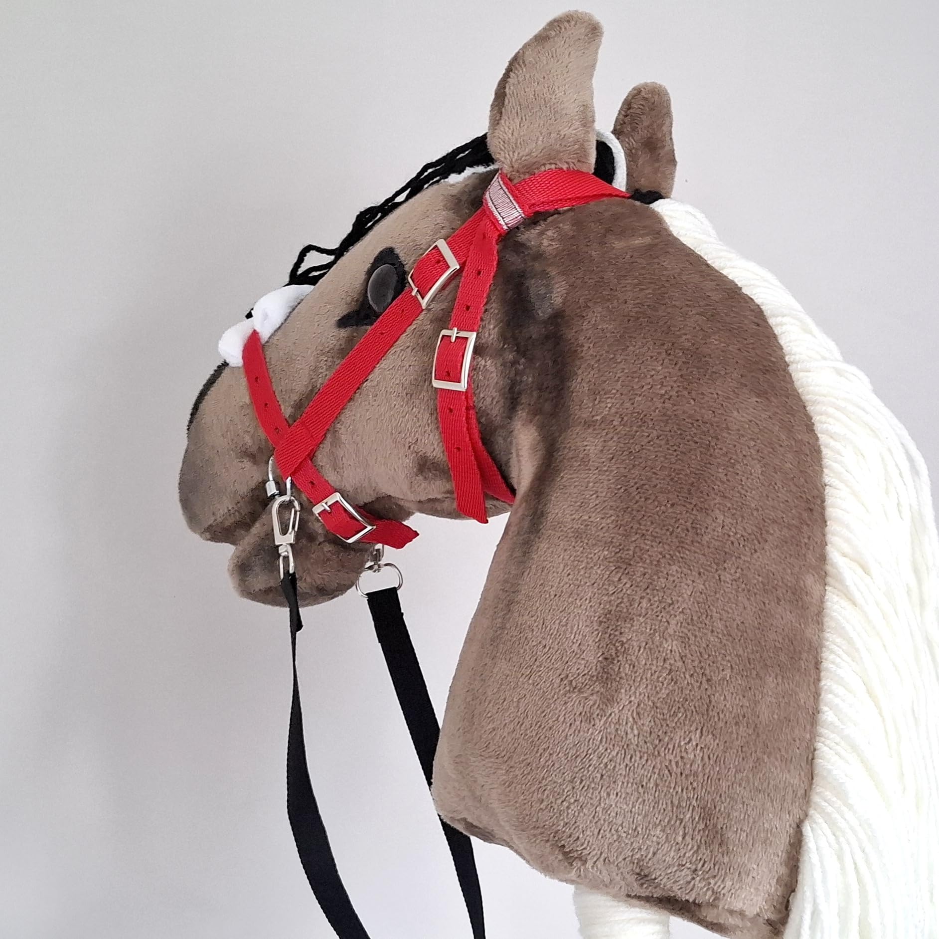 Set Hobby Horse Pferd Braun mit zusätzlichem roten Zaumzeug - Steckenpferd A3 mid Abnehmbare Trense
