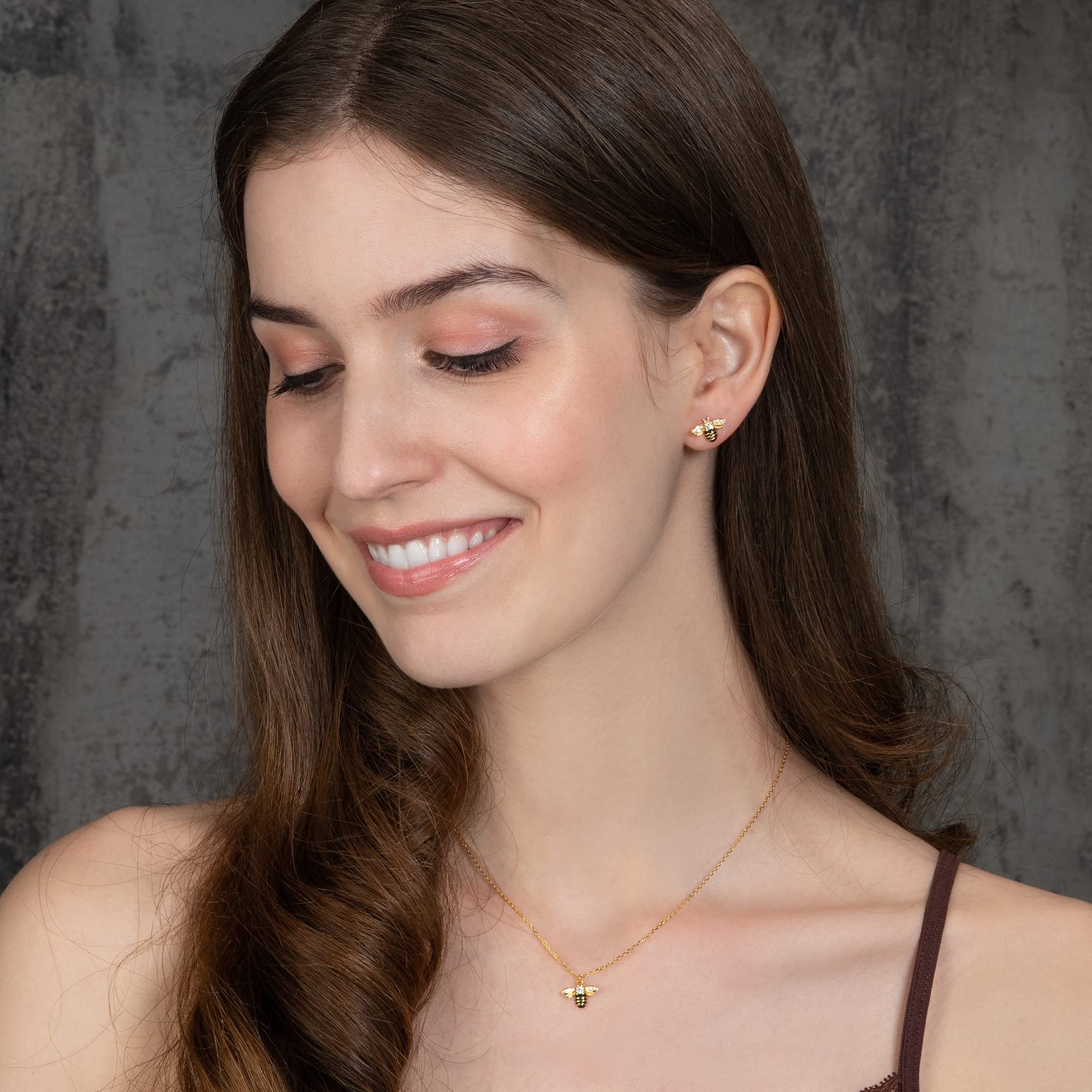 Namana Pendientes de tuerca de plata de ley con diseño de abejorro para mujeres y adolescentes. Pendientes de plata de ley 925 con diseño de abejorro, regalos para mujer