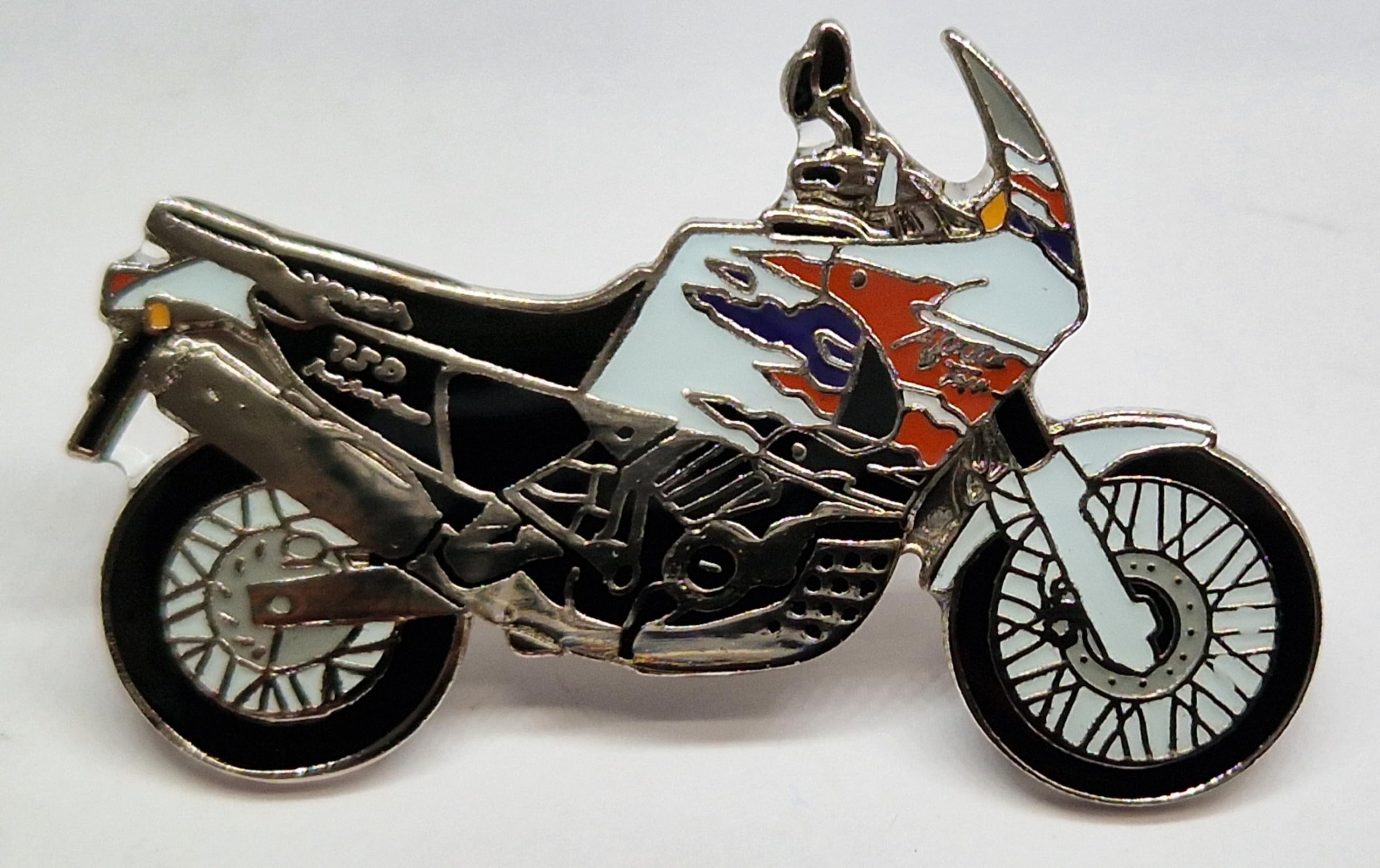 Pin do Honda XRV 750 wh, pin do honda xrv 750, Africa Twin, Africatwin, africa twin, africatwin, przypinka, przypinka, przypinka do klapy motocykla, przypinka motocyklowa, przypinka motocyklowa,