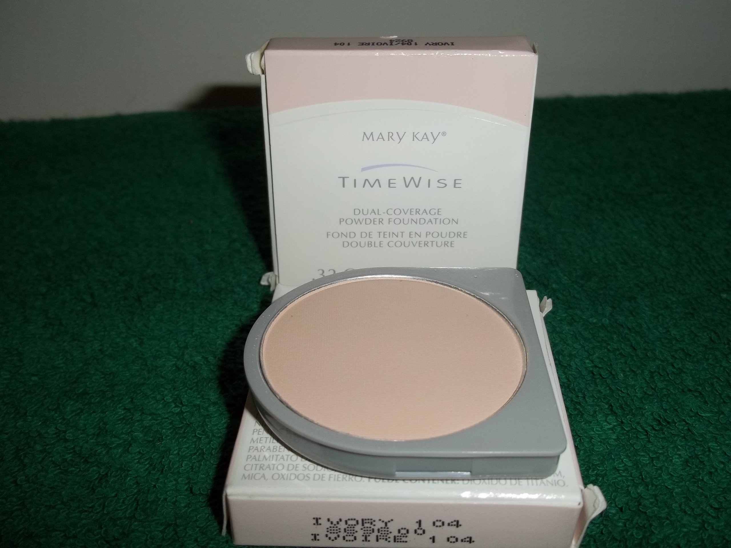 Mary Kay Timewise Dual Coverage Powder Foundation (Ivory 104)