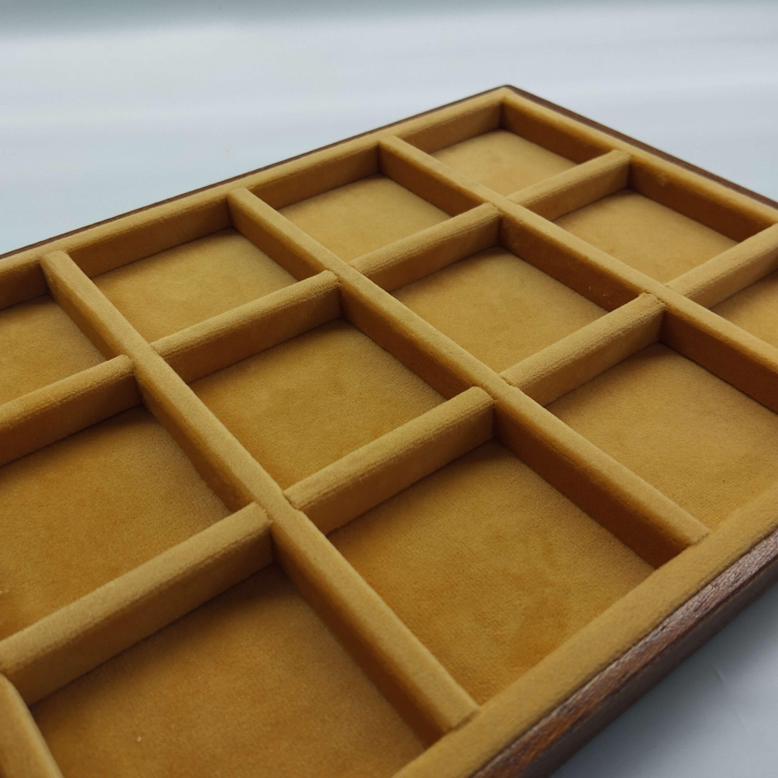 Plateau présentoir pour pièces et médailles en Velours, 12 Cases 50x50 mm, Artisanat Italien Fait Main, numismatique