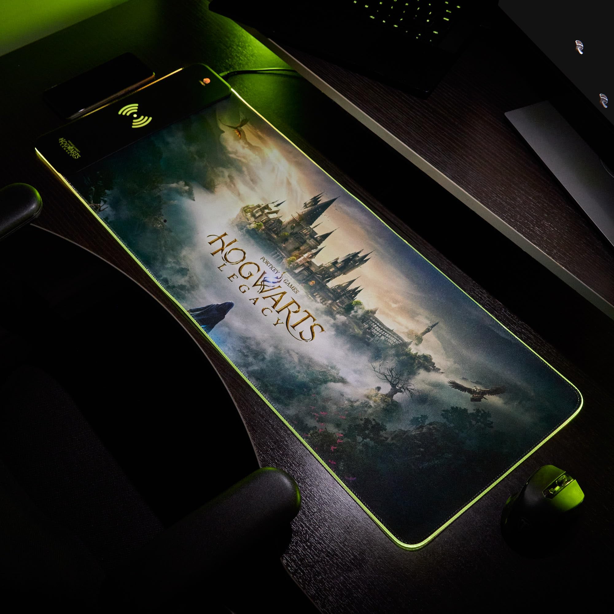 Hogwarts Legacy XL RGB Gaming-Matte mit 15W kabellosem Ladegerät | Anpassbare LED, rutschfest, spritzwassergeschützt