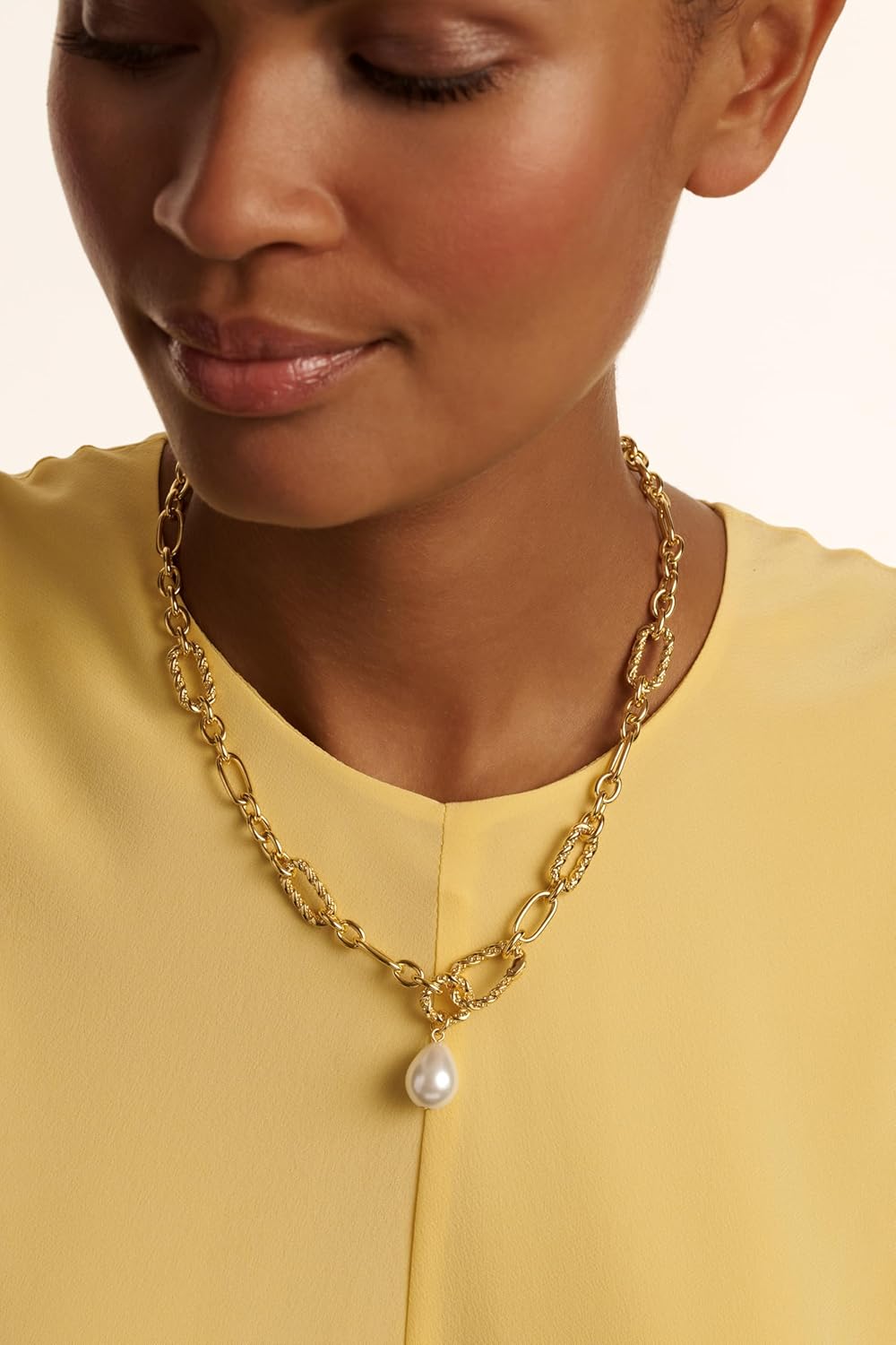 TIMORA Pearl Pendant Twisted Chain Necklace - Image 3