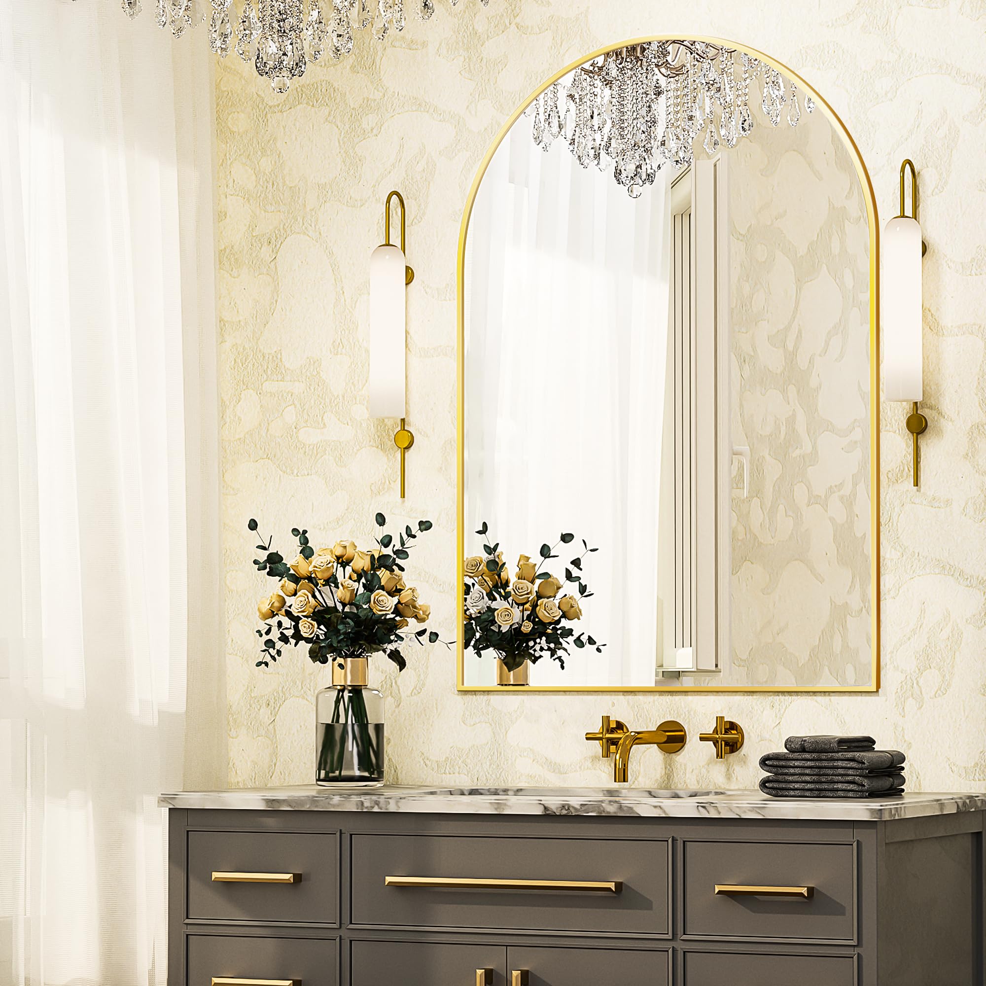 JIINGYO Specchio ad arco per parete, 61 x 91,4 cm, specchio da bagno con arco dorato, cornice floreale in metallo, specchio decorativo da parete ad arco oro antico per bagno, camera da