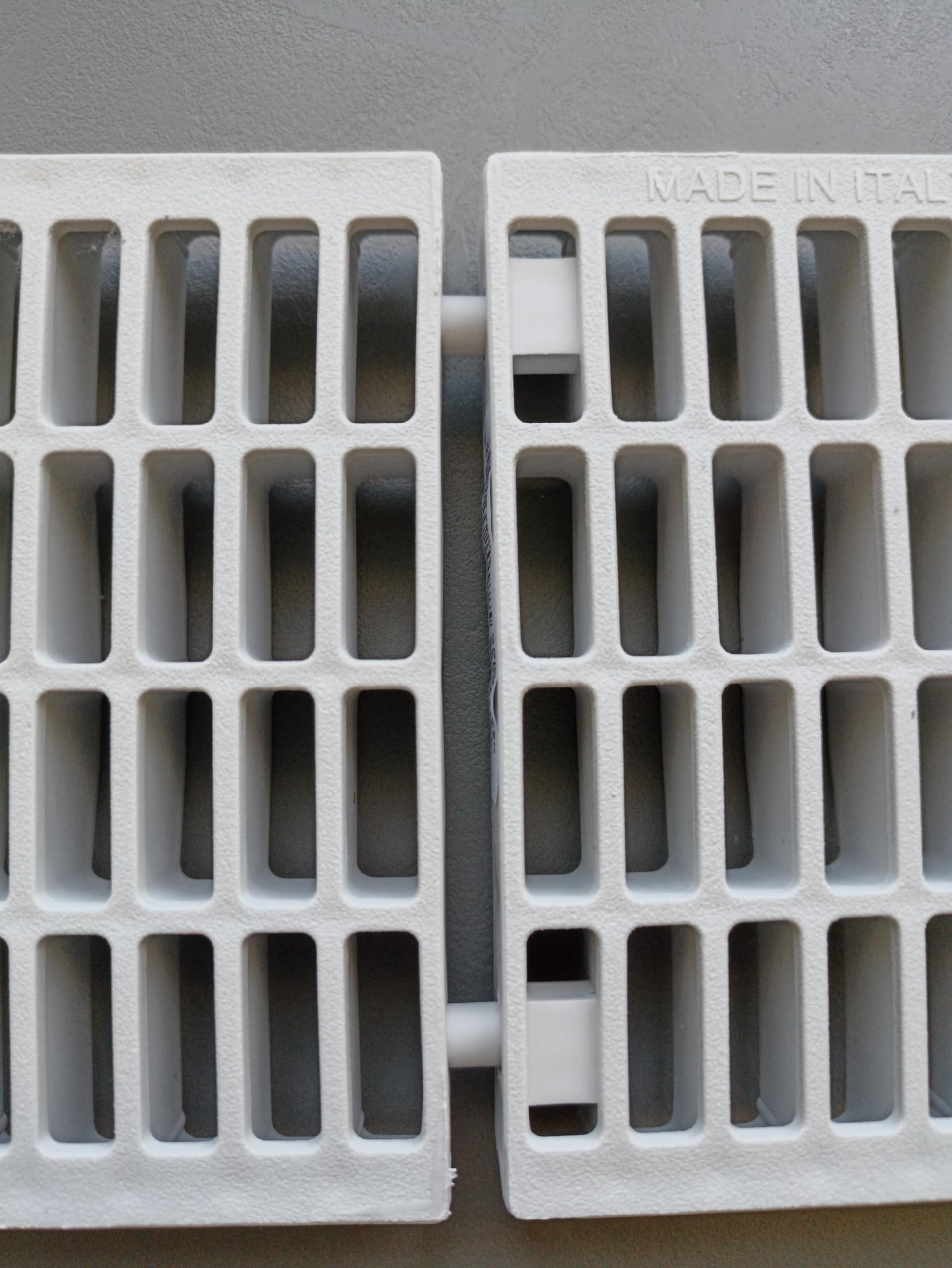 SERVICE SOLUTIONS – Griglia Pvc Grigio Chiaro Maglia Antitacco Varie misure, Kit 10 Pezzi – 5 Metri Pedonabile Modulare Facilmente Adattabile, Piscine Docce Cantine Raccolta Acque ecc. (10, CM 13X50)