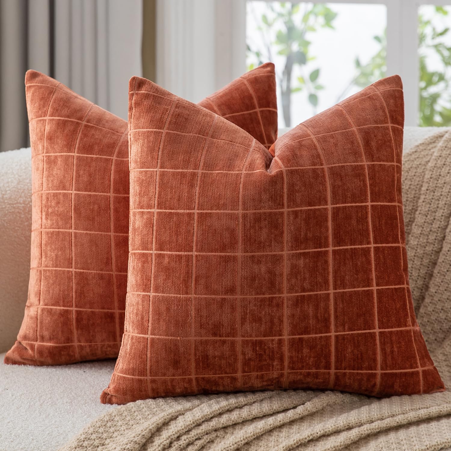 Mandioo Pack of 2 Chenille Check Cushion covers 40x40cm 16x16 Inch Vintage Plaid Decorative Pillow Covers Soft Velvet Backing Throw Pillow cases Farmhouse Sofa Couch Bed Living Room BurntBrick