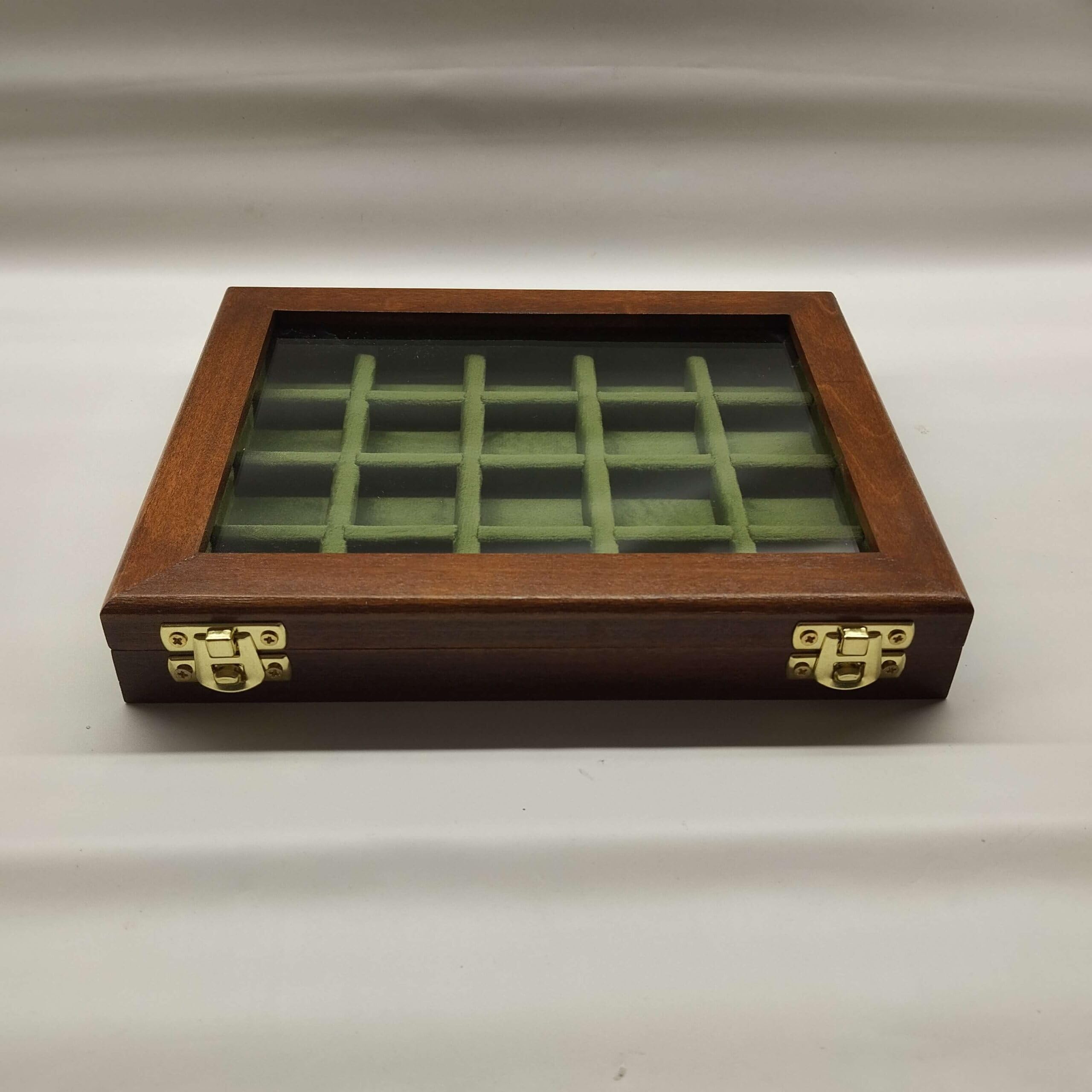 Vitrina Numismática Artesanal de Madera y Terciopelo para Monedas de Colección — Estuche Expositor para Marengos, Follis, Monedas Romanas Antiguas y de Plata
