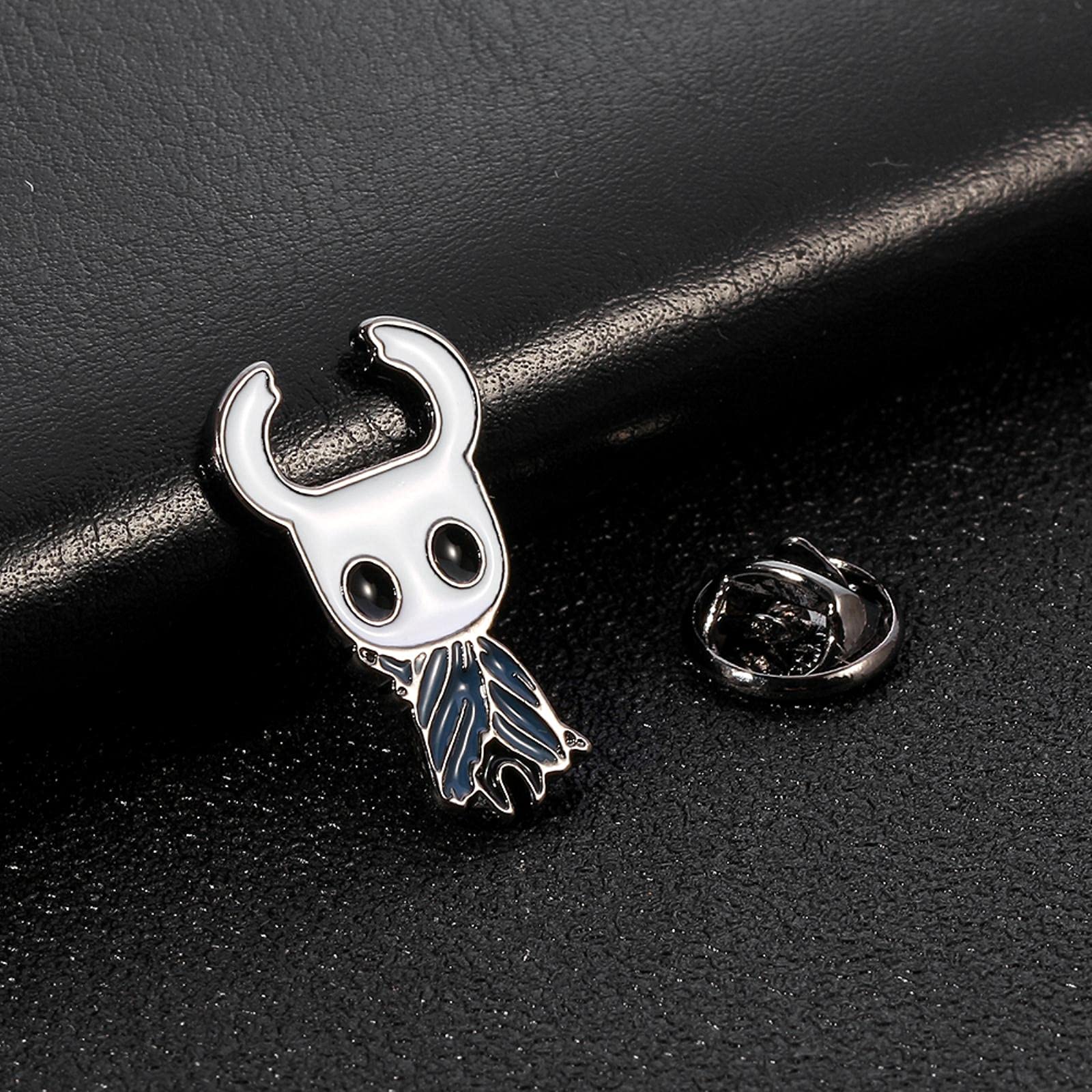 Produktbild von HCMA Hollow Knight Emaille Pin Insektoid Knight Pin Abzeichen Metroidvania Stil Videospiel Brosche