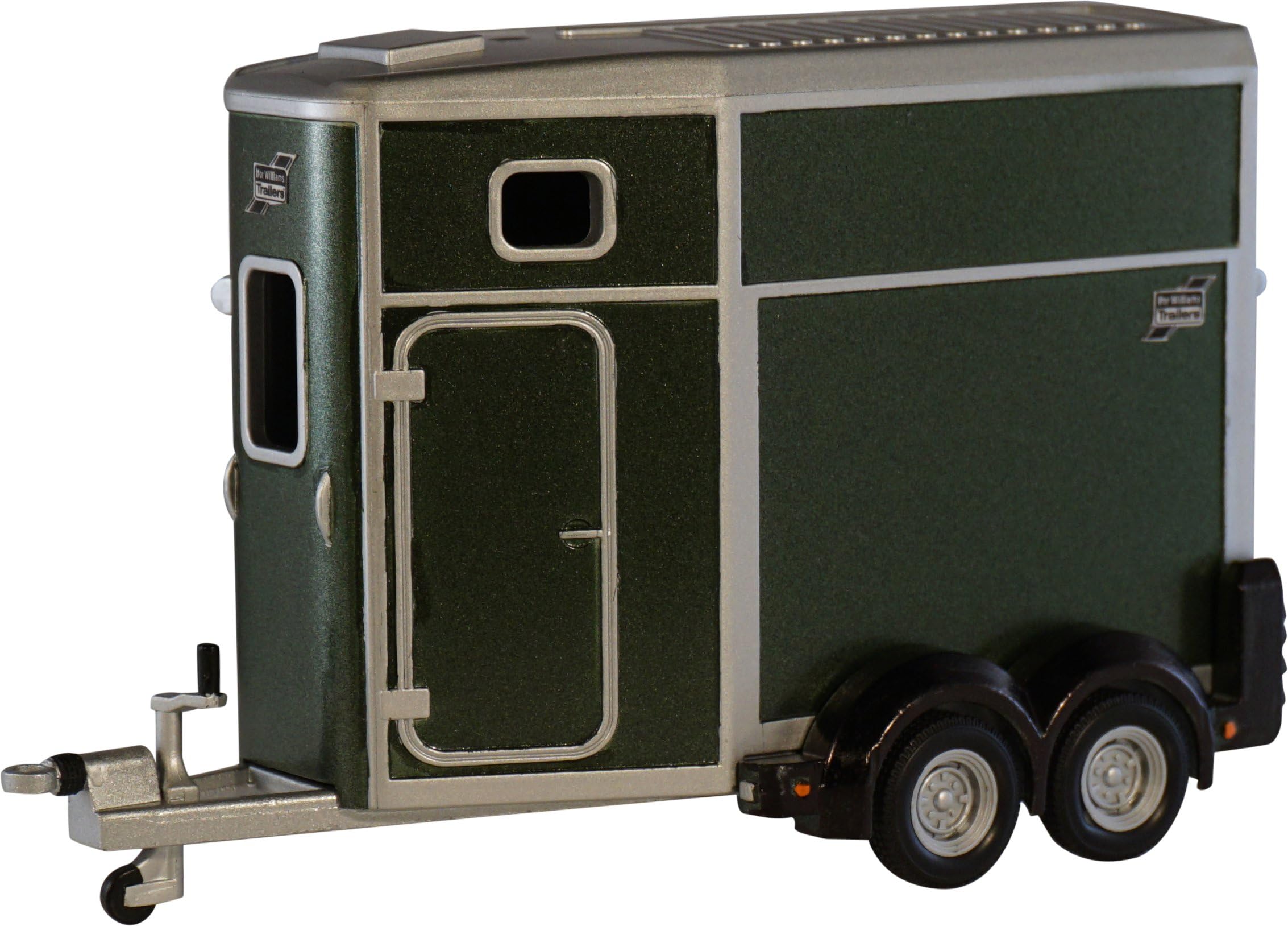 Britains 1:32 Ifor Williams HB506 Horse Box, Tractor Toy Accessory for Children, Farm Set Accessory Compatible with all 1:32 Scale Farm Toys, Suitable for Collectors & Children from 3 Years