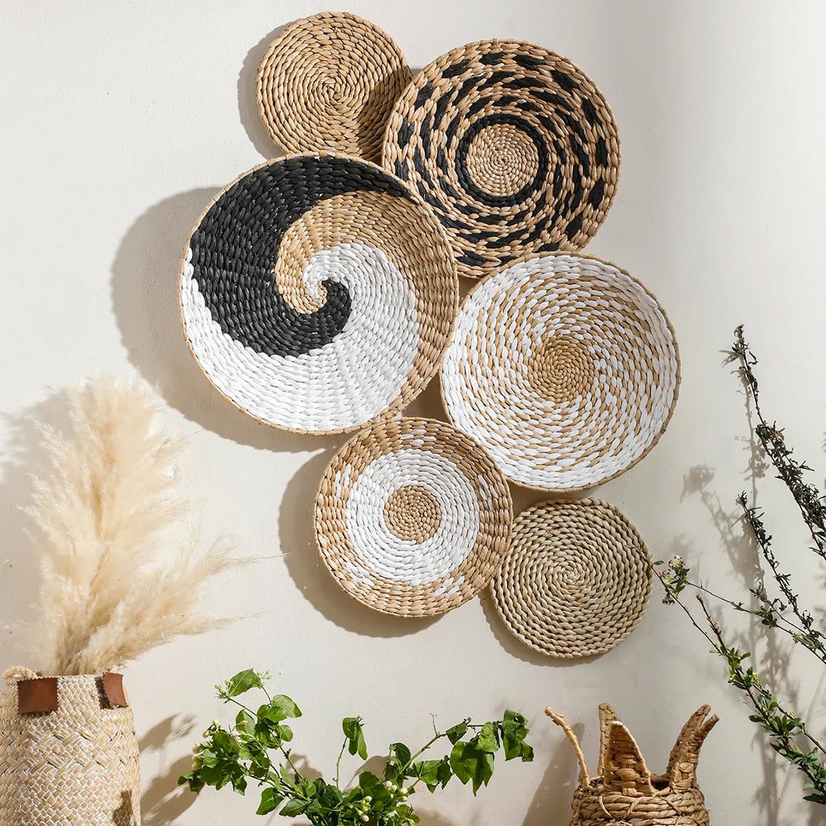 Set Mit 6 Runden Wandkörben Aus Natürlichem Rattan Im Boho-Stil