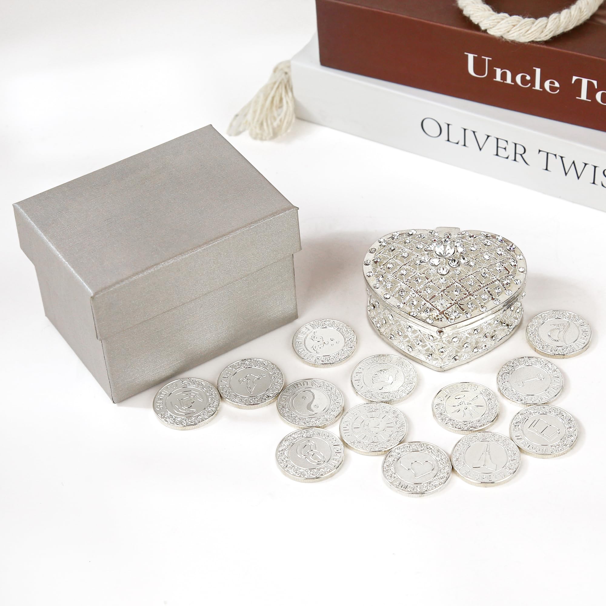 TINGKU Monedas de plata española de boda católica, Centros de mesa para bodas, recuerdos para boda con caja en forma de corazón de diamante (Silver)