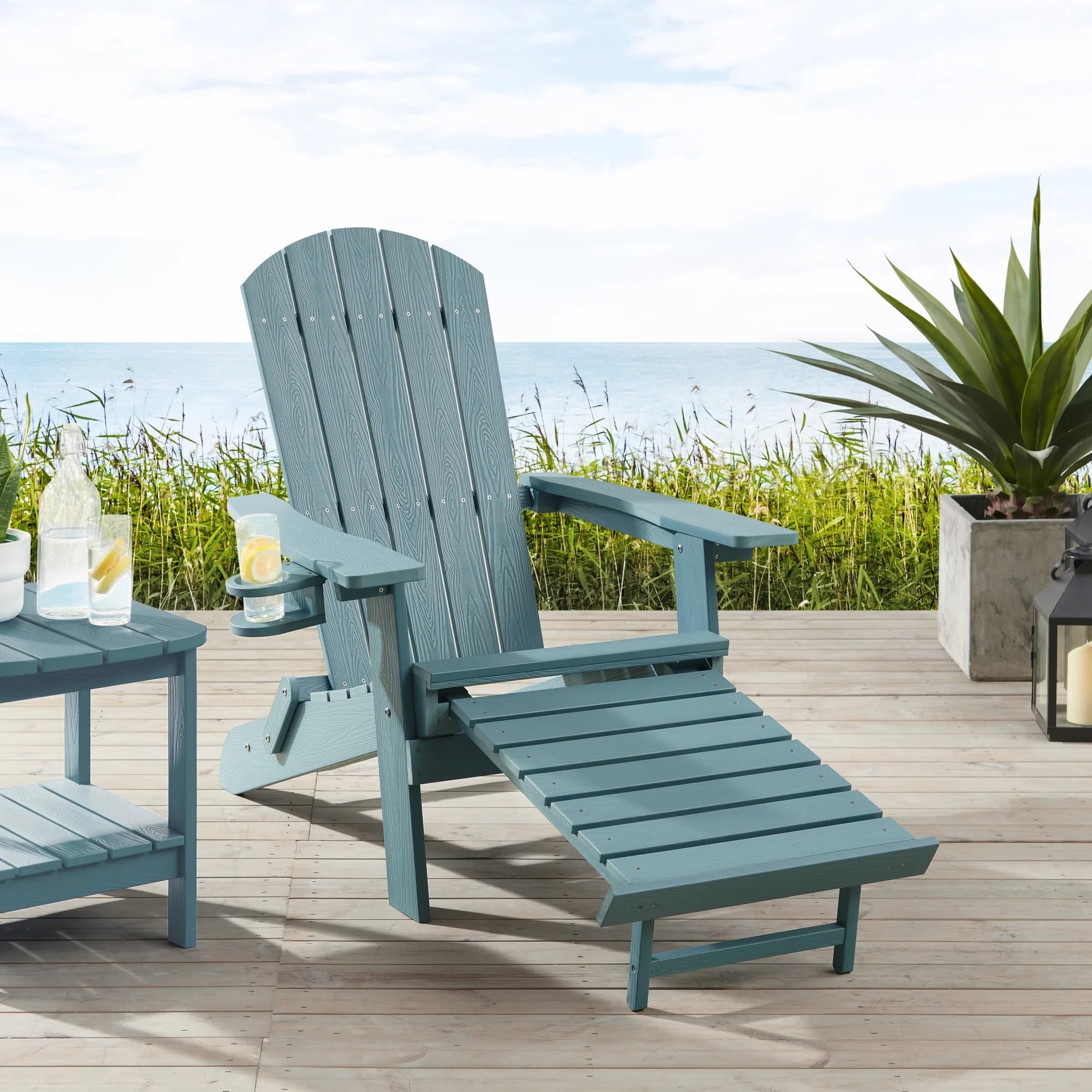 Ogarden Adirondack Loungesessel Arizona, Mit Fußschemel, Getränkehalter, HIPS Kunststoff, Holz-Optik - für Balkon, Terrasse, Rasen, Kamin (Grün)