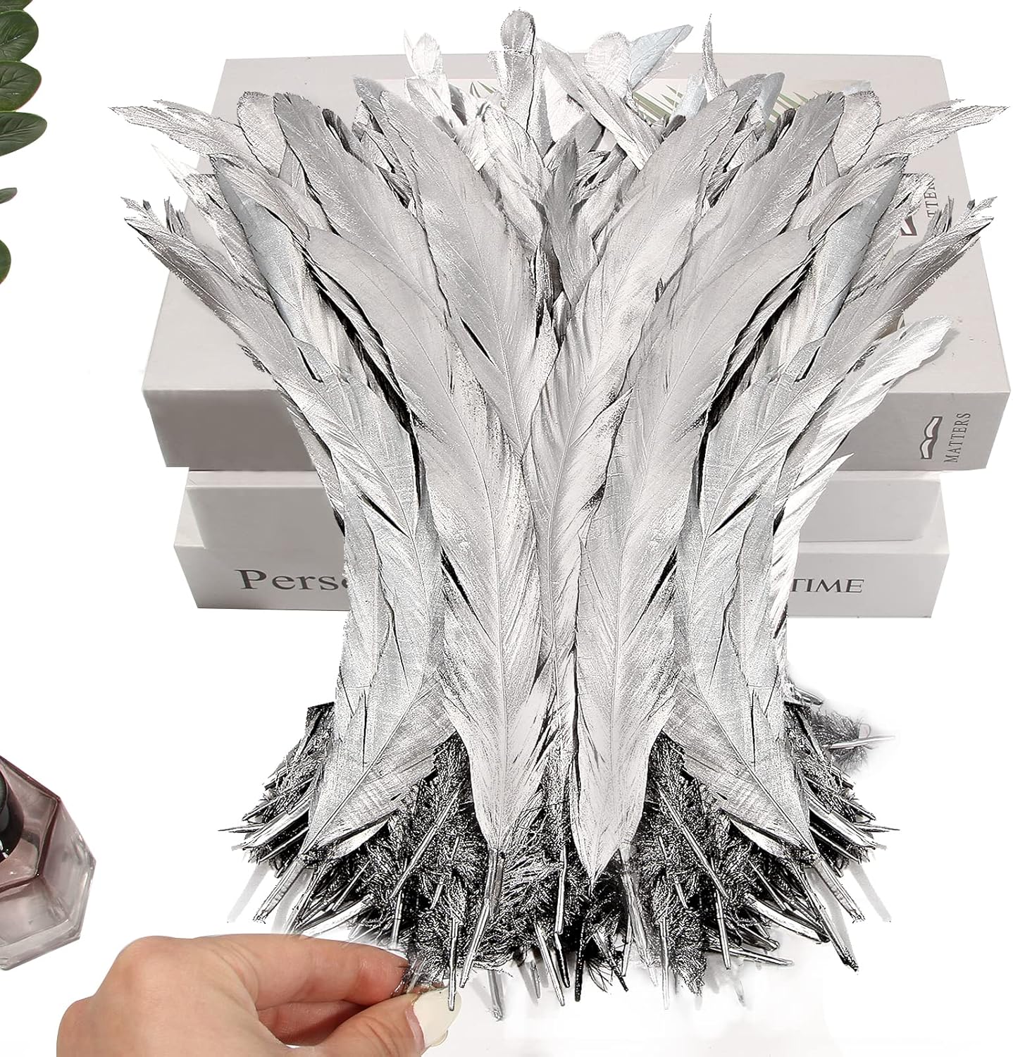 THARAHT 50PCS Rooster Coque Tail Feathers Bulk Natural 12-14Inch 30-35cm for Crafting Wedding Gras Masquerade Party Performances DIY Decoration Rooster Tail Feather,Silver