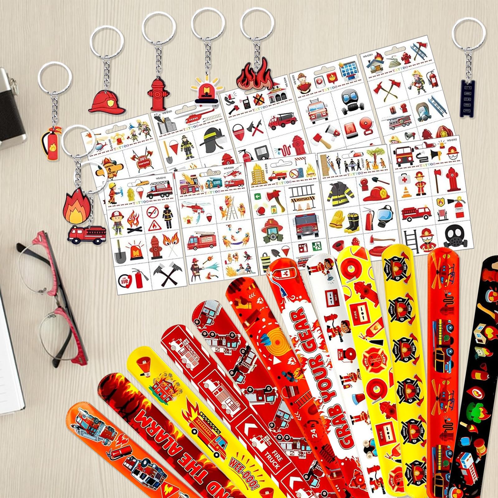 Feuerwehr-Party-Mitgebsel-Set – 12 Schnapparmbänder, 10 Schlüsselanhänger, 10 Tattoos, Für Kindergeburtstag