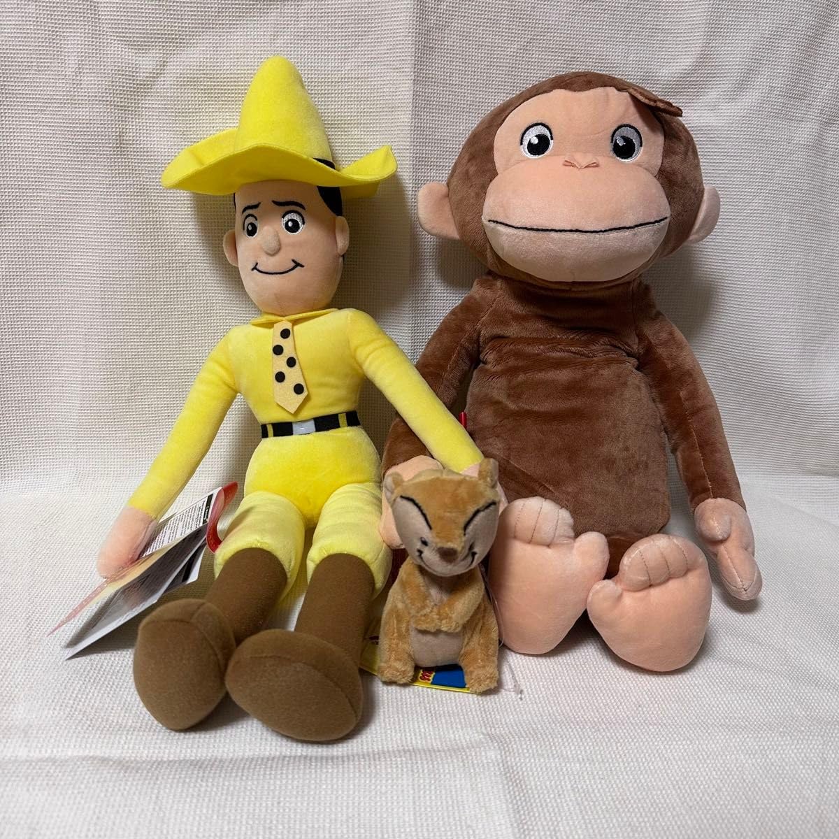 おさるのジョージ　ぬいぐるみ　大　3体セット curious George Amazon.co.jp: おさるのジョージ ぬいぐるみ 大 3体セット