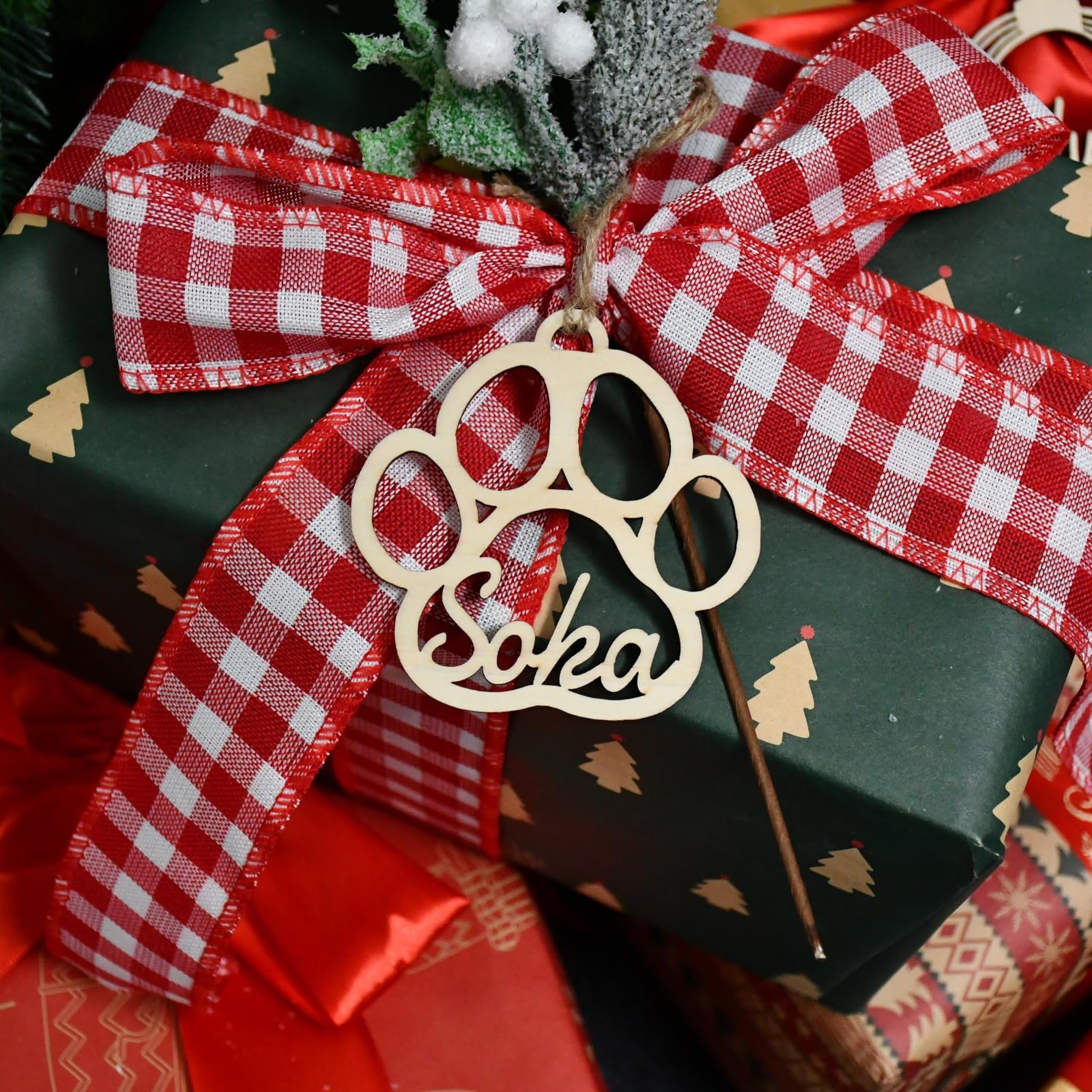 Adorno de árbol de Navidad personalizado nombre personalizado decoraciones navideñas modernas nombres cortados con láser Navidad DIY bola de madera regalo insignias de nombre (20 piezas, B)