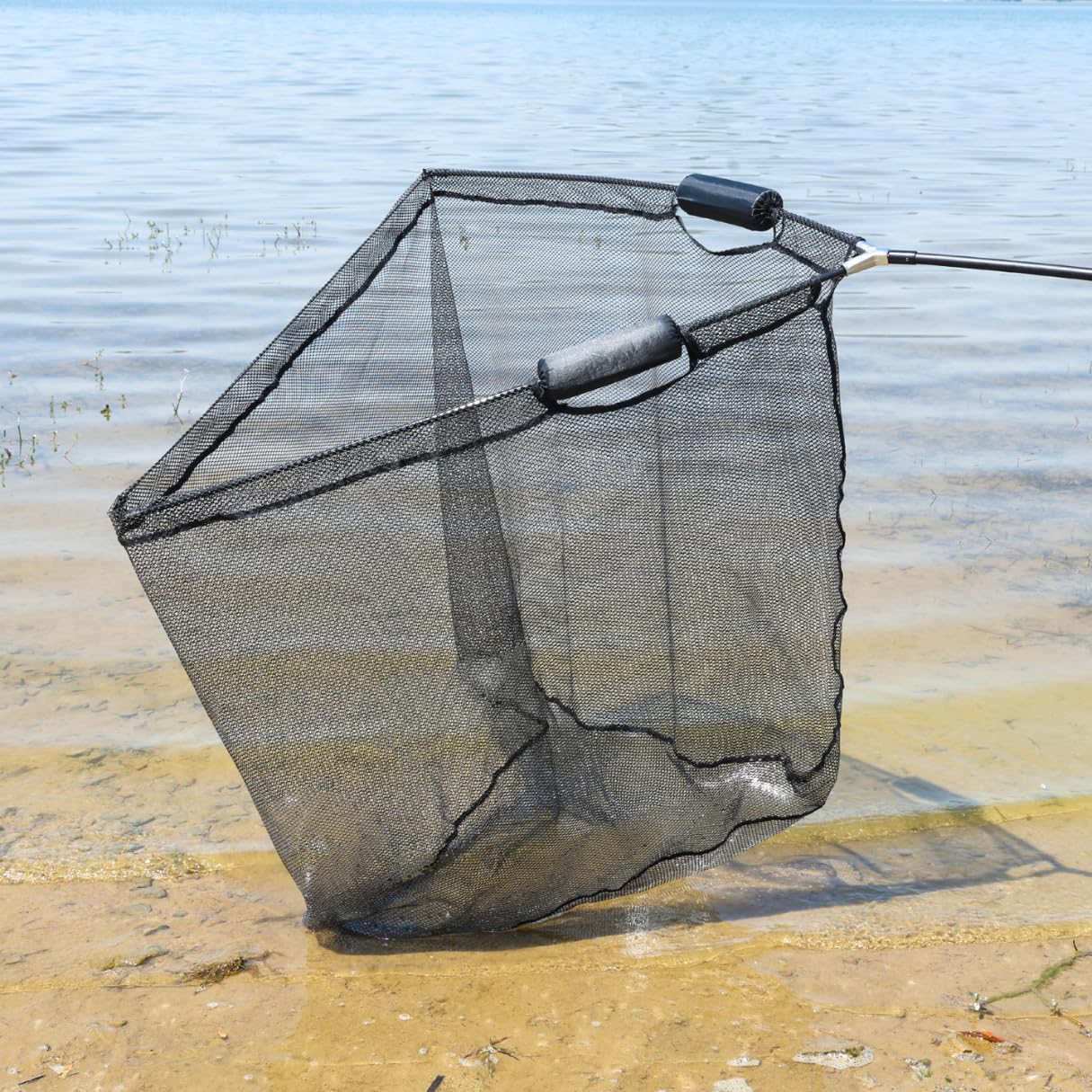 MK-Angelsport Karpfenkescher 42 Zoll – 2-teilig & gummiert – robuster Kescher für Karpfenangeln – faltbar, teleskopierbar & fischschonend – Angelkescher mit Netz für Profi & Einsteiger