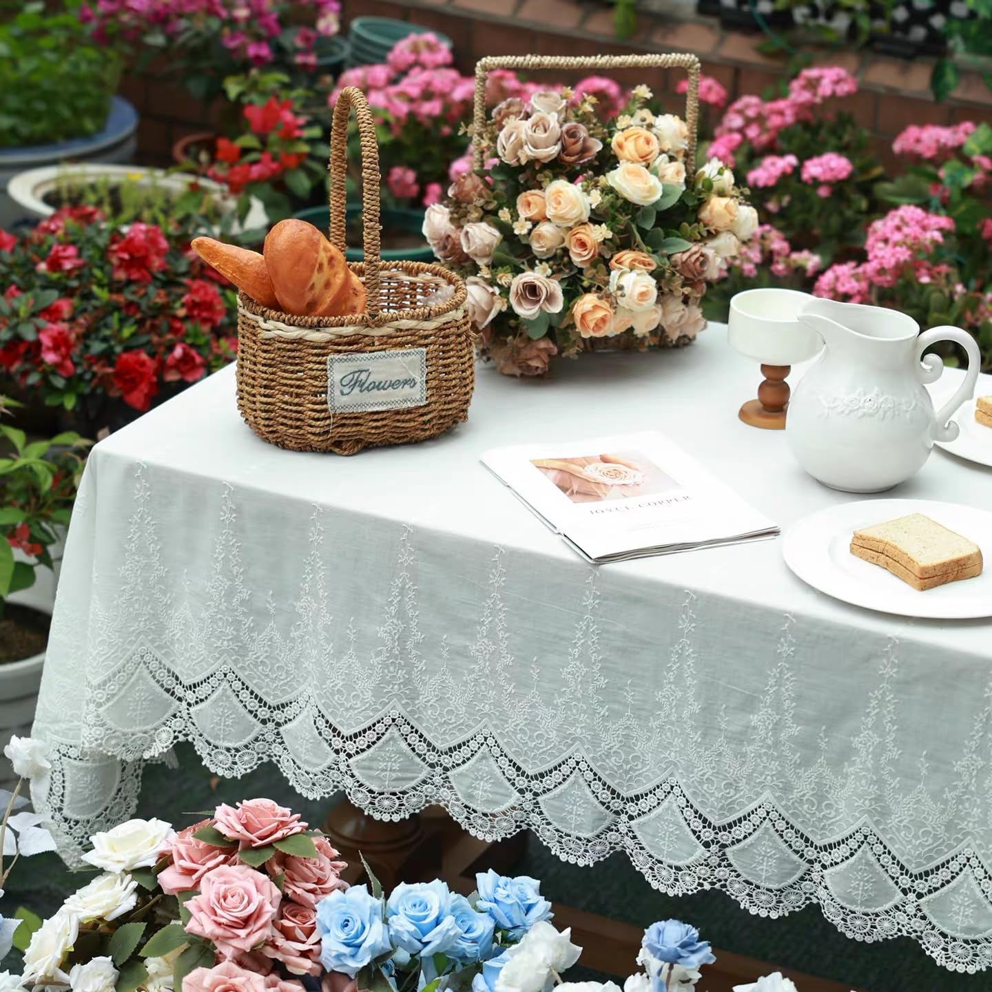Devola Tischdecke Baumwolle Weiß Tischwäsche mit Spitzenoptik Rechteckige Tischdecken Tischtuch mit Blumen, Französische Rustikale Bestickte Tischdecke für Hochzeit Party Bankett Empfang 260x130cm