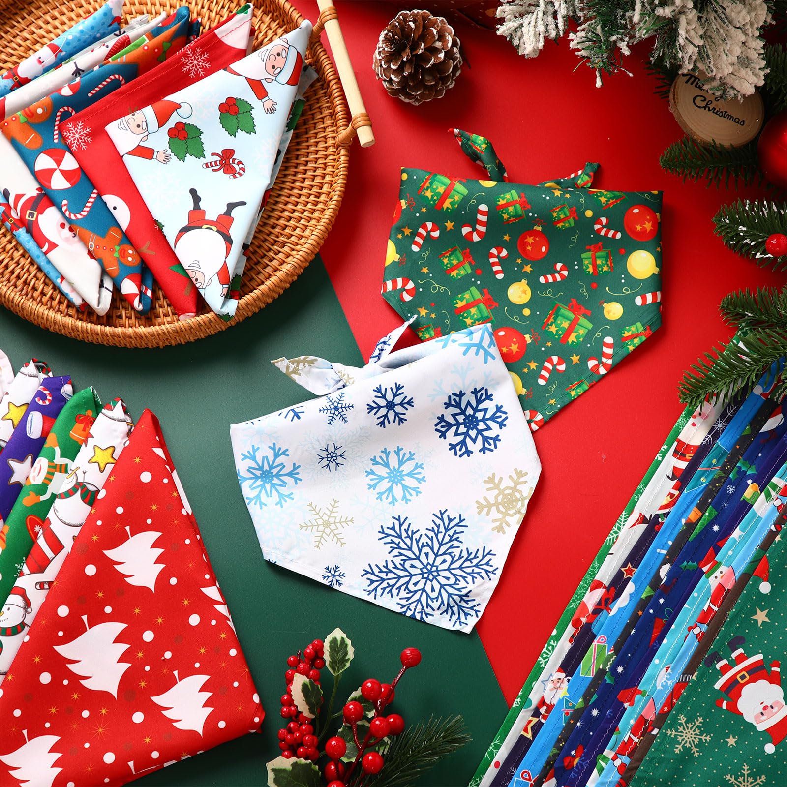Chunful 200 Stück Weihnachten Hund Bandanas Bulk Xmas Hund Bandanas Schneemann Weihnachtsmann Schneeflocke Haustier Bandana Verschiedene Stile Haustier Dreieck Schal Lätzchen Halstuch Zubehör für