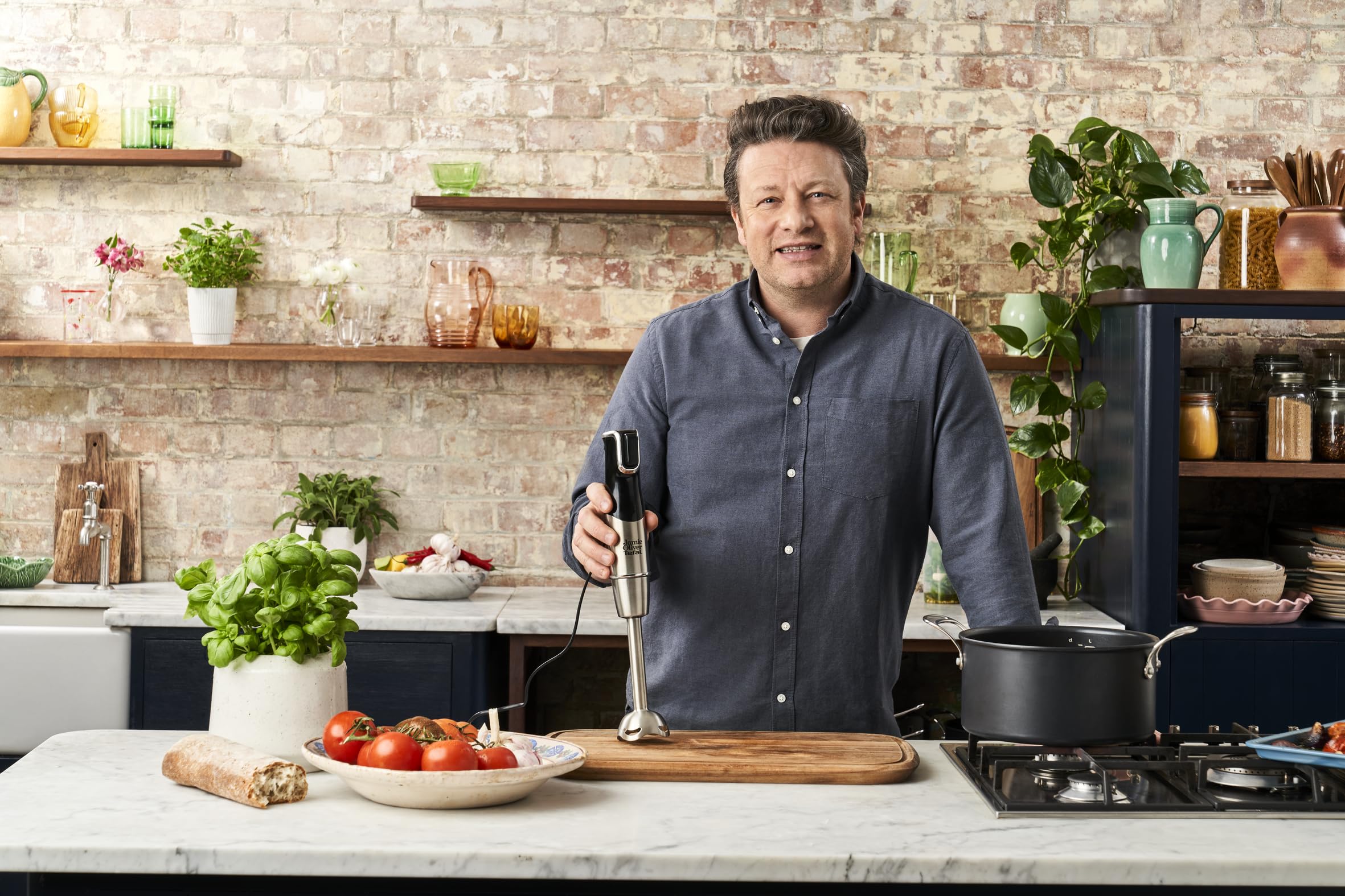 Jamie Oliver by Tefal HB95JD10 - Batidora de mano, cuchillas de acero inoxidable, 1200 W, base de batidora, apta para lavavajillas, disparador multivelocidad, protección contra salpicaduras, incluye