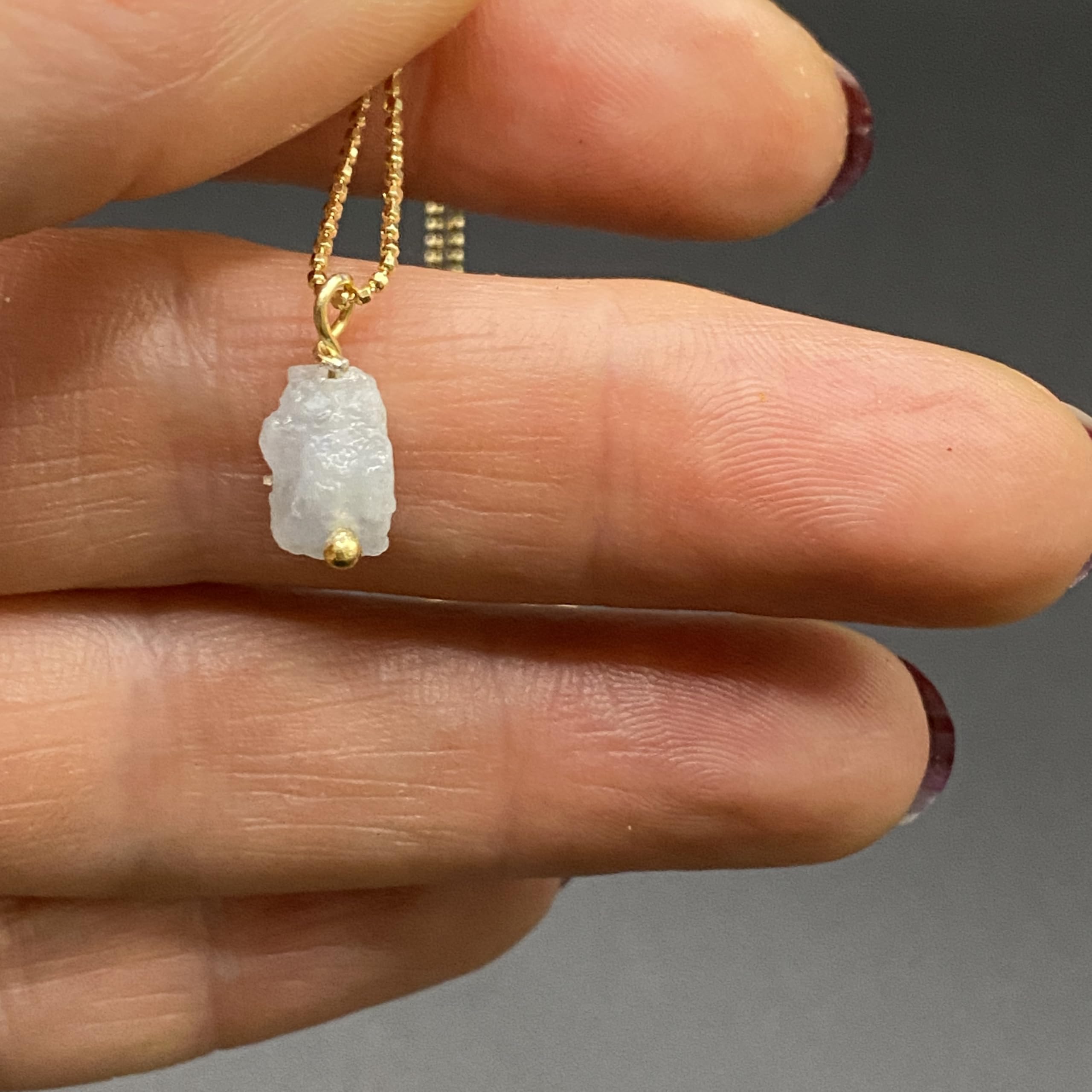 Aquamarin Halskette Damen – März Geburtsstein – 925 Sterling Silber vergoldet – Rohstein Anhänger – Handgefertigter Heilsteinschmuck – Geschenkidee