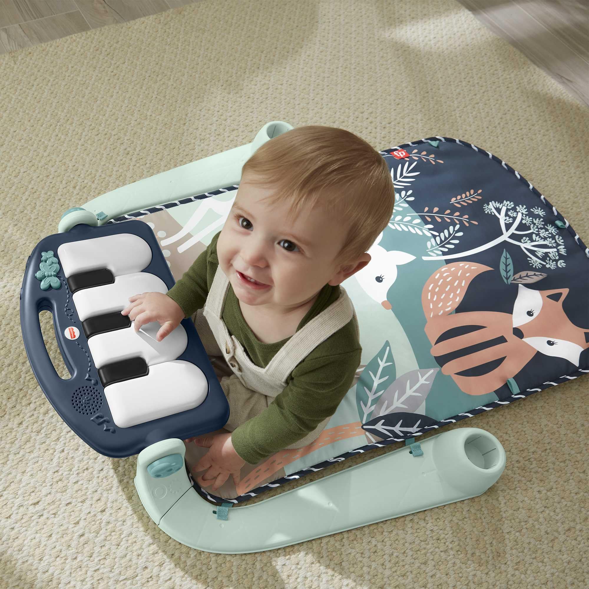Fisher-Price Mata edukacyjna z pianinkiem, zabawa muzyczna na brzuszku i na siedząco, dla noworodków i niemowlaków, jelonek, jeż, lis HKX37