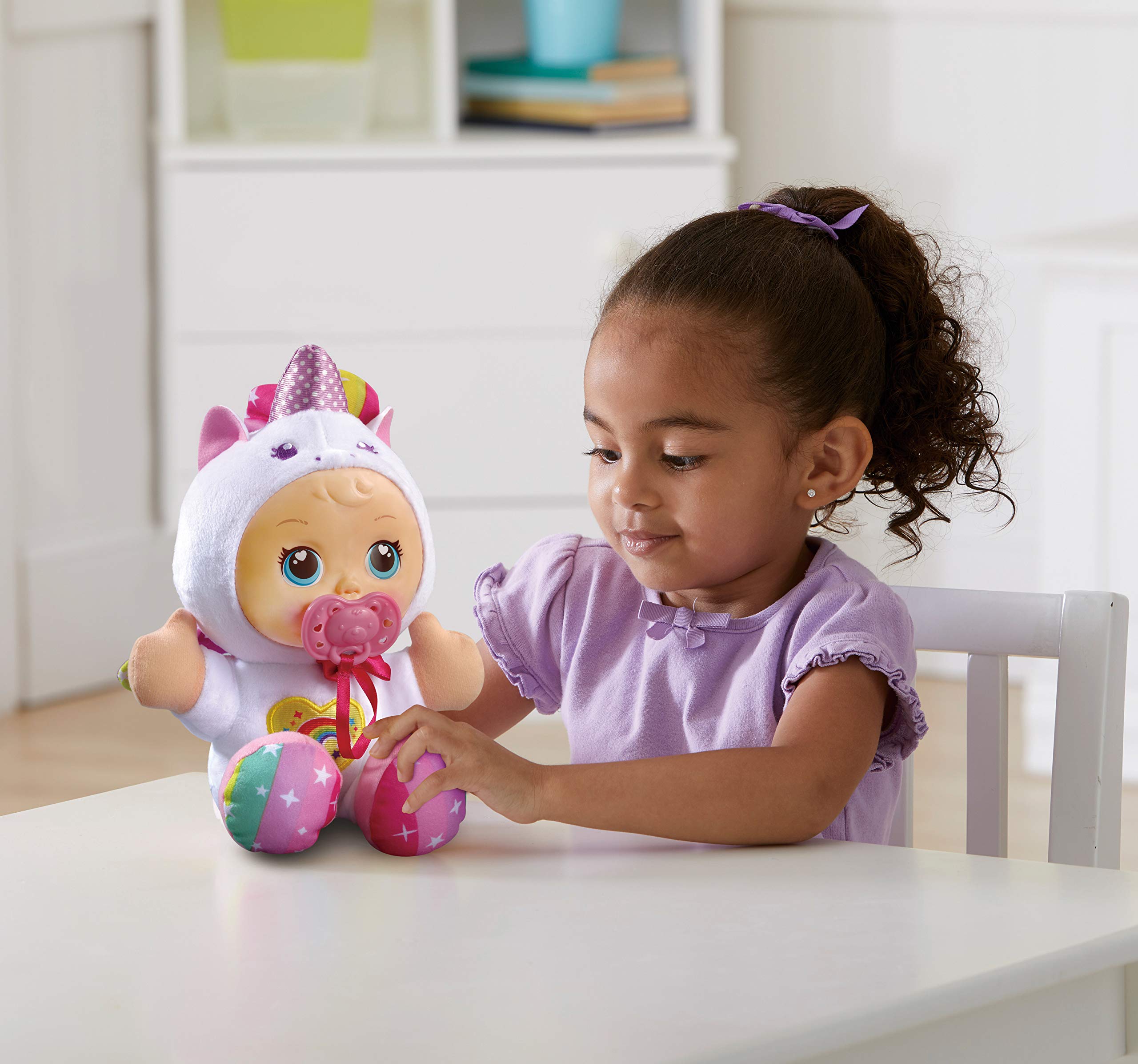VTech Little Love Dolce Unicorno, Bambola interattiva che parla e insegna i colori, premendo la pancia potrai ascoltare le cure necessarie e imparare sul tuo mondo animale (3480-526322)