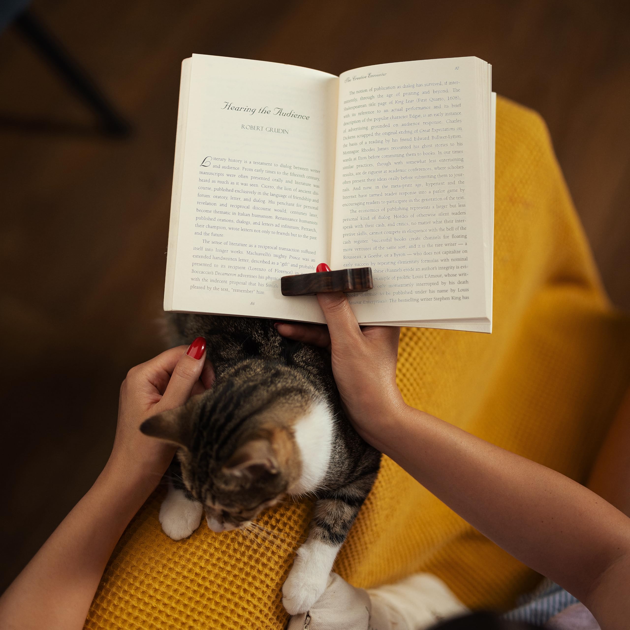 TILISMA Soporte para páginas de libro de nogal natural, marcapáginas, regalo para lectores