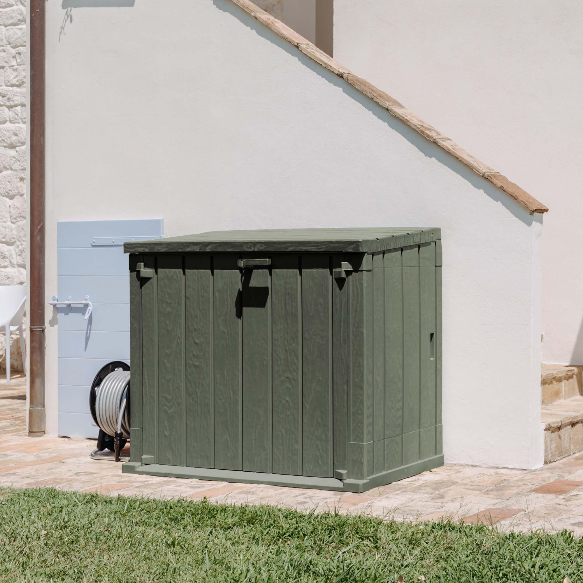 Toomax Storer Plus Baule portattrezzi da giardino 842L effetto legno verde foresta, 129,5x74,5x111h cm, baule portattrezzi in plastica resistente, ideale per interni ed esterni