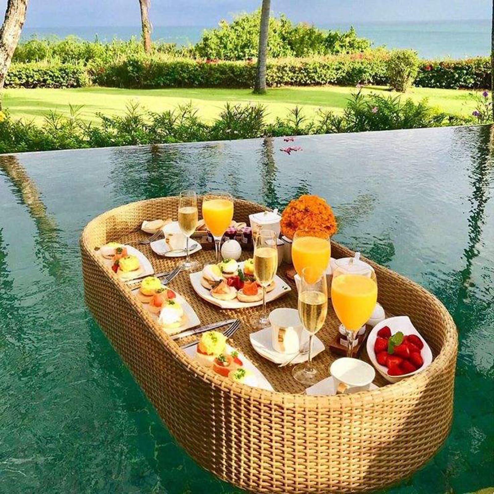 Plateau Flottant Tissé en Rotin Plateau de Service de Petit-déjeuner sur l'eau Boissons et collations Plateau de Piscine Flottant pour la fête de la Villa à la Piscine, Bois
