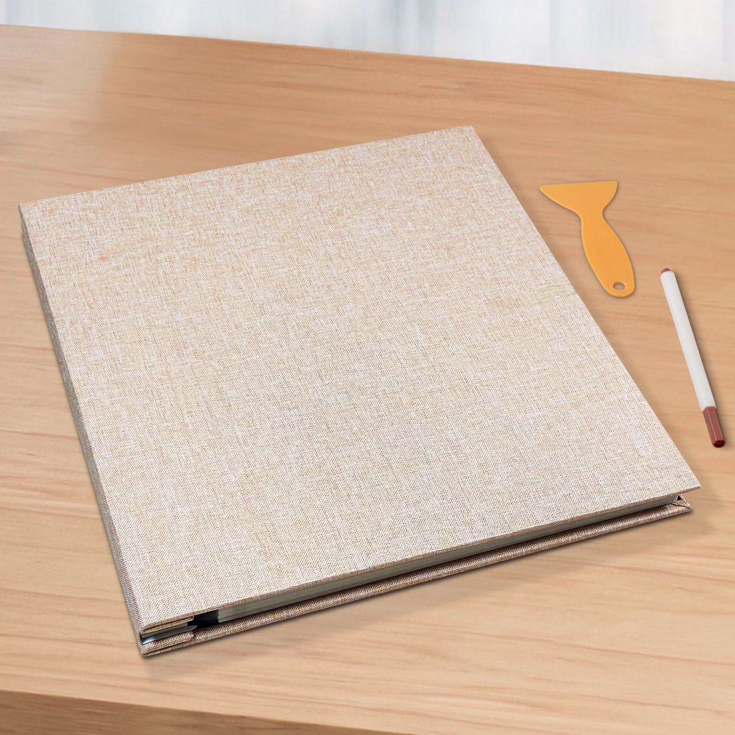 Álbum de fotos con capacidad para fotos de 4 x 6, 5 x 7 y 8 x 10 pulgadas, páginas autoadhesivas para bebés, bodas, viajes y recuerdos familiares, incluye bolígrafo metálico y raspador/beige claro