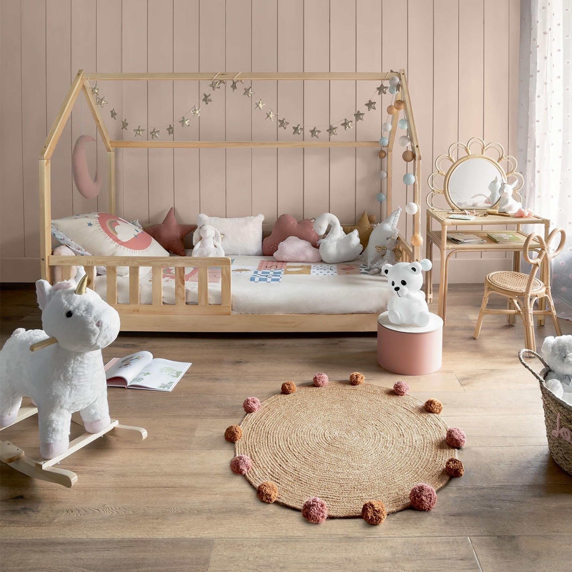WELL HOME MOBILIARIO & DECORACIÓN Habitación Infantil: Cama Infantil Bosco 90x190cm con Alfombra de Yute Redonda 80cm