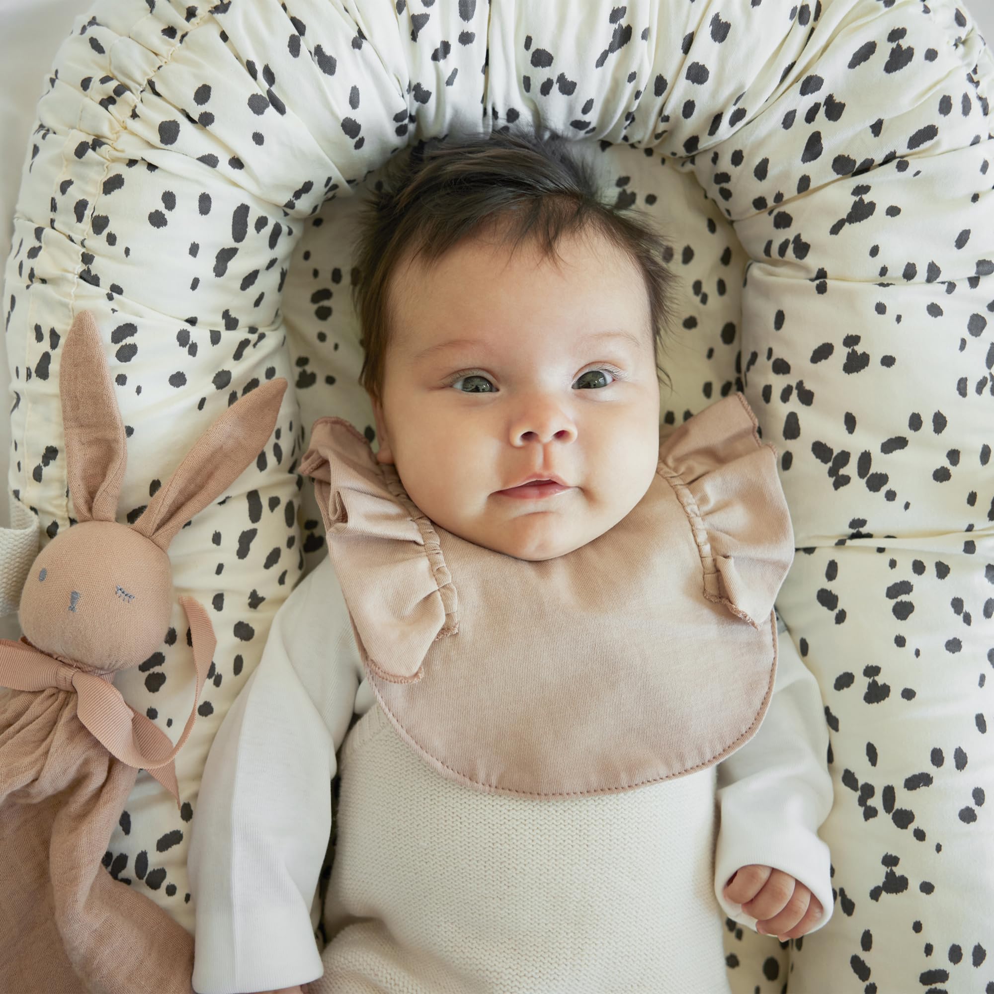 Elodie Details Reducteur de Lit Bebe Baby Nest Cocon Bebe portable pour nouveau-né, lavable 100% Coton 78x45 cm - Dalmatian Dots