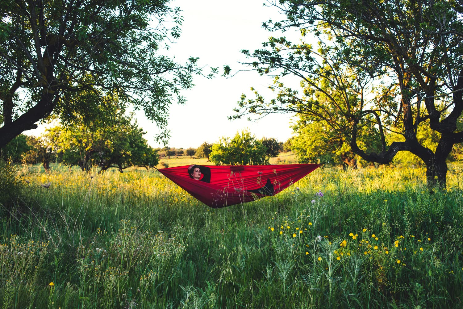 AMAZONAS Ultra-Light XL Hängematte Silk Traveller XL Chili Ultraleicht und komfortabel 385 g 295 x 150 cm Packmaß 25 x 8cm bis 200 kg