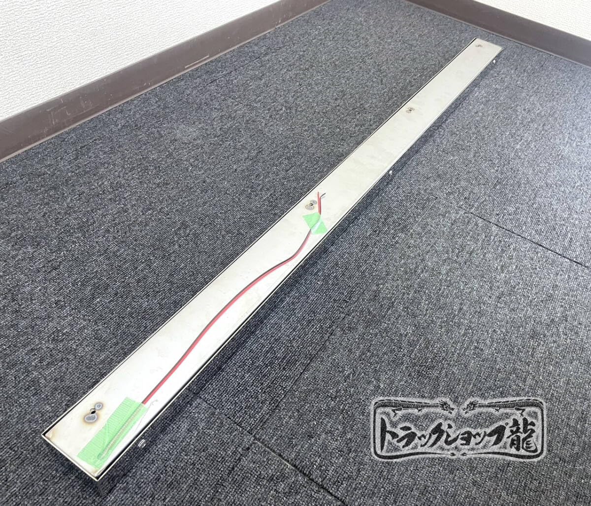 デコトラ　星抜き　アンドン500幅　工具箱下　燃料タンク下　シャーシ　鏡面仕様 ステンレス 工具箱下アンドン 500幅 鱗柄 菱抜き LEDライト付き 燃料