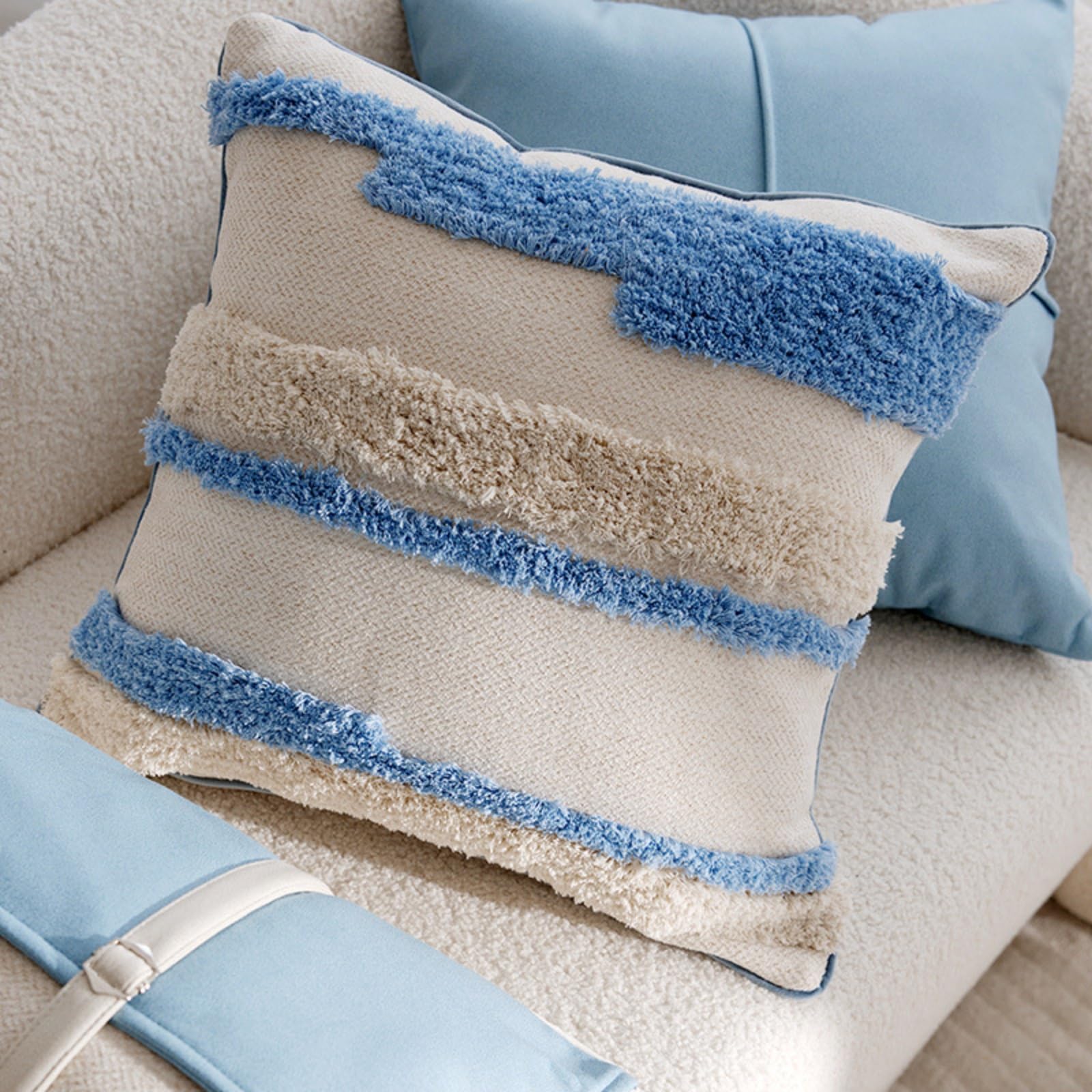 Housse de coussin bleu marine brodée de style artistique chic