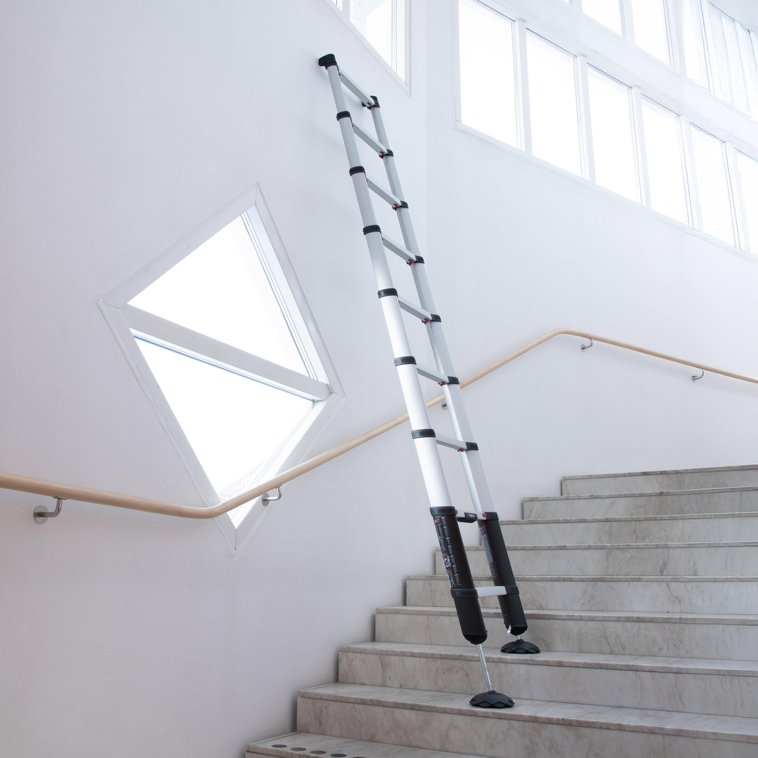 Telesteps Pieds de sécurité réglables pour échelles de I Seulement compatible avec produits de I Parfaitement adapté aux surfaces inégales I Déployable à une hauteur de 220mm max I 9190-209