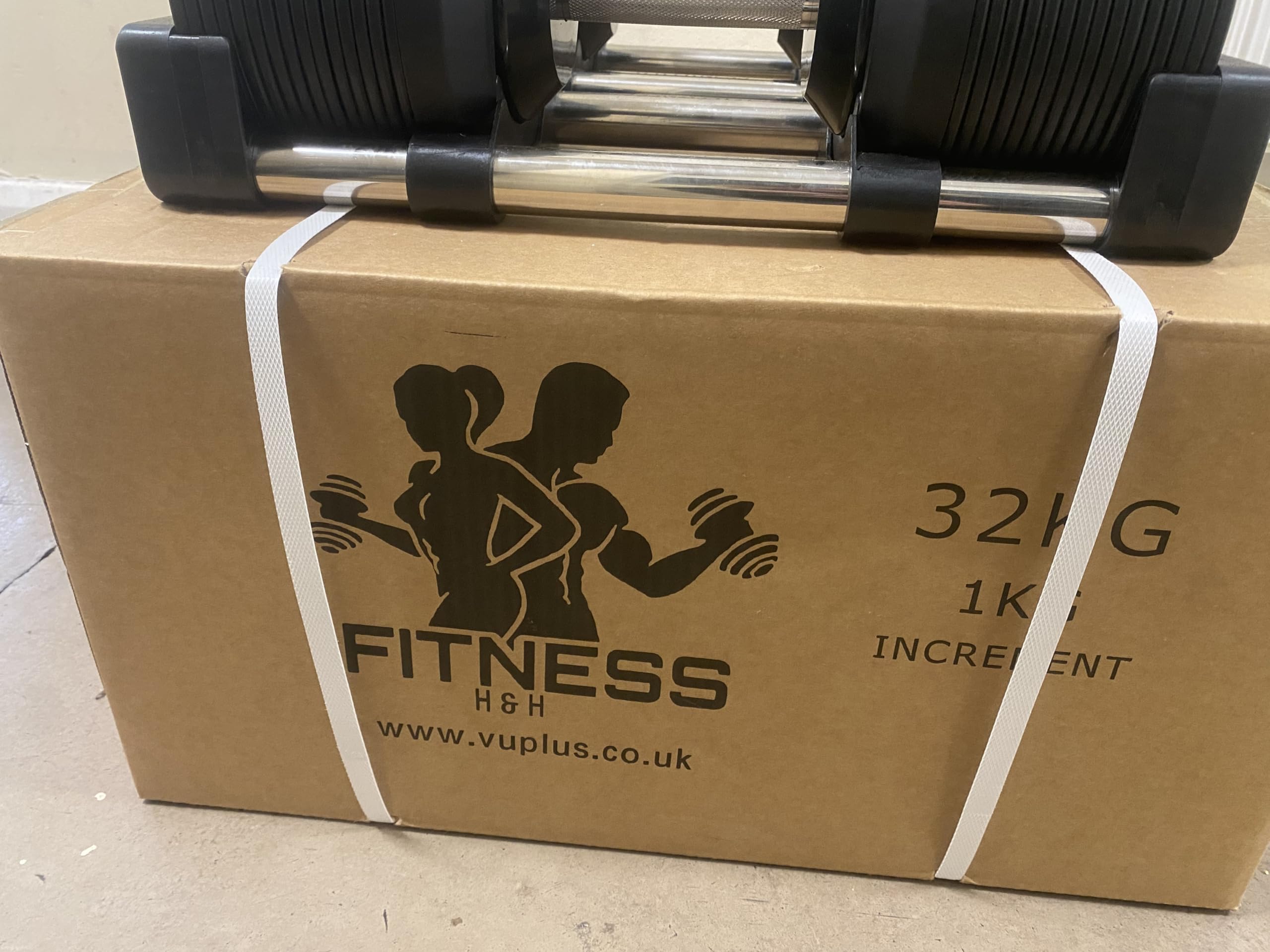 2 manubri regolabili da 32 kg (incrementi di 1 kg)