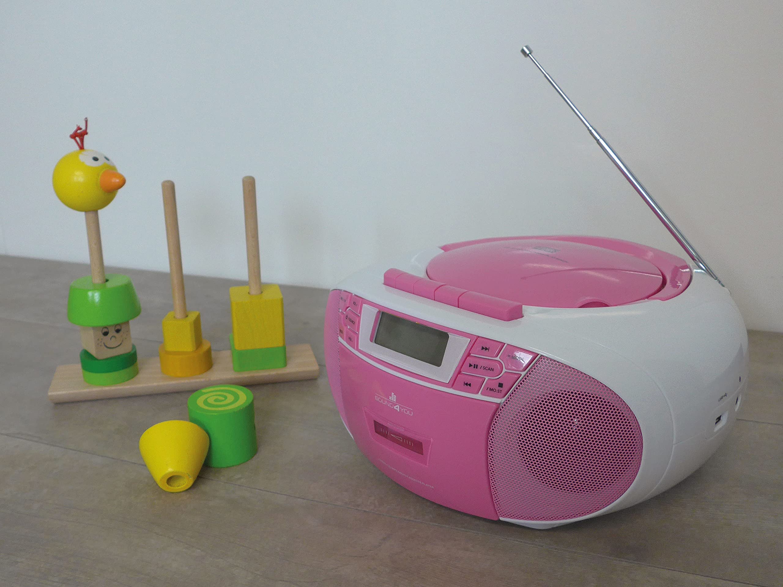SCHWAIGER 661668- Tragbarer CD-Player mit Kassette und Radio MP3 USB Anschluss UKW FM Radio AUX Kopfhörer Boombox Stereo für zuhause und unterwegs Netz- und Batteriebetrieb Display
