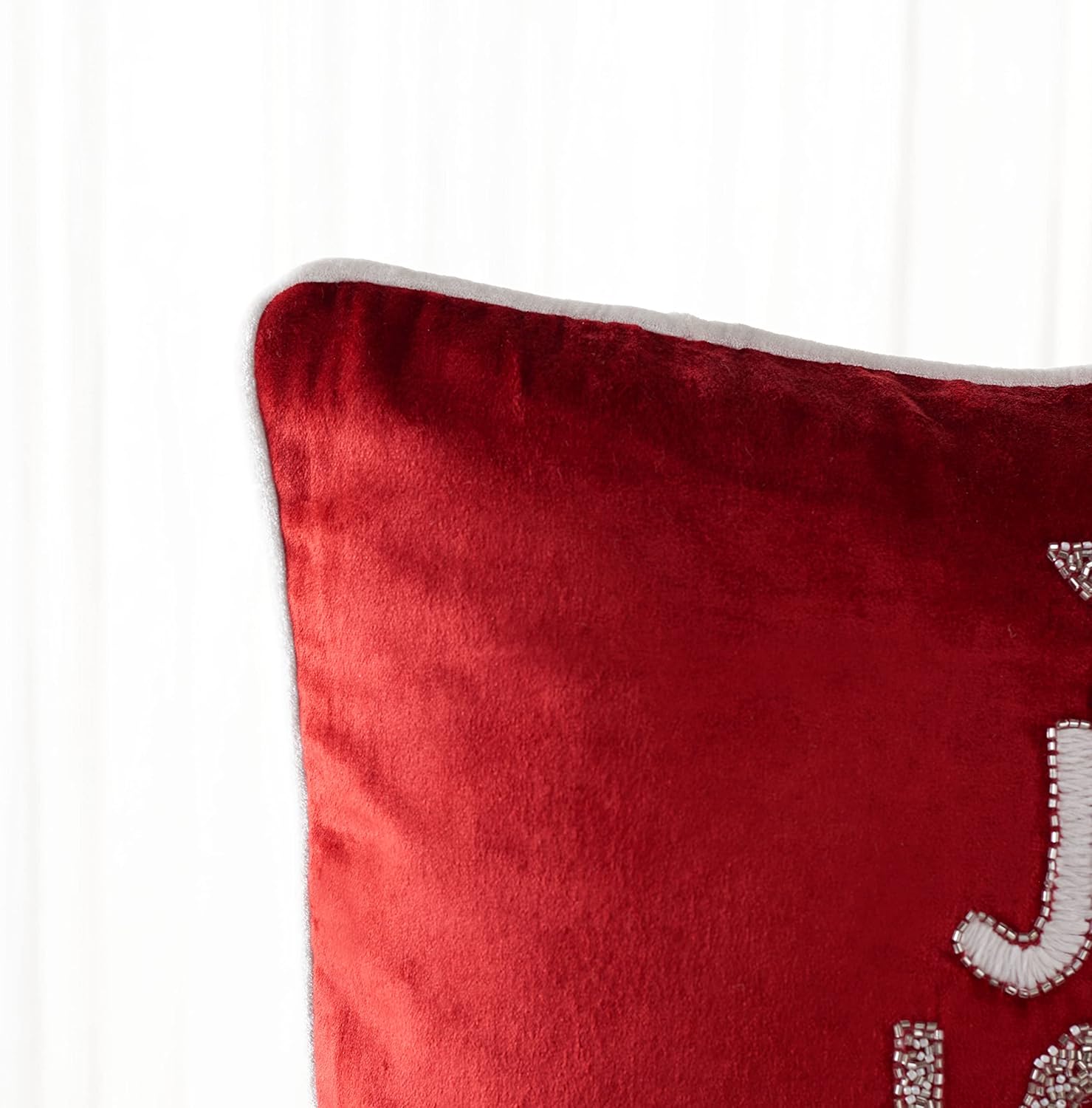 SAFAVIEH Home Collection Peace and Joy Christmas Red/White Beaded 20-inch Square Decorative Accent Throw Pillow with Insert