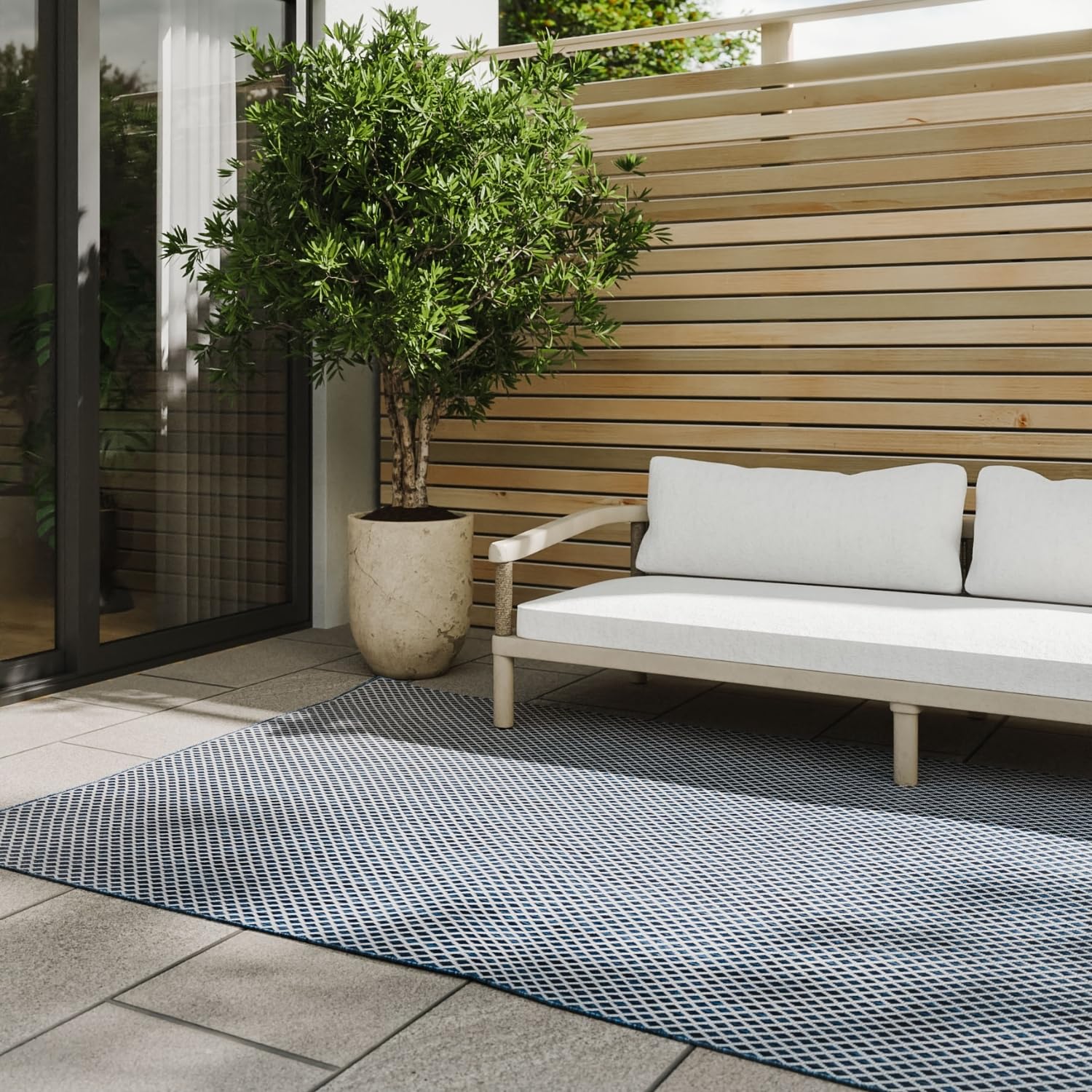 Tapis extérieur bleu 300x400 cm idéal pour aménager un salon de jardin