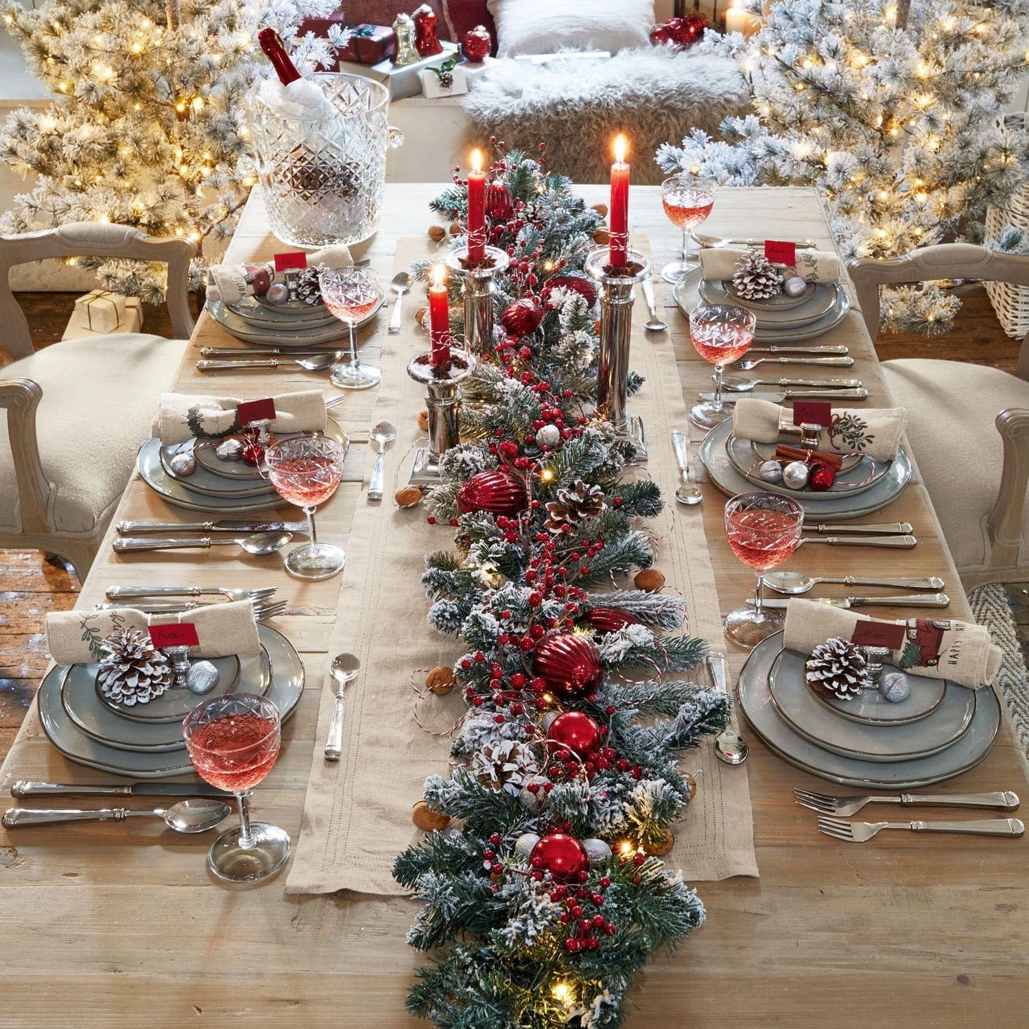 LOBERON Serviette 4er Set Camon, beige | Servietten Beige Mit Farbenfrohen Weihnachtsmotiven - Stoffservietten Aus Leinen - Waschbar & Wiederverwendbar - 4 Stück