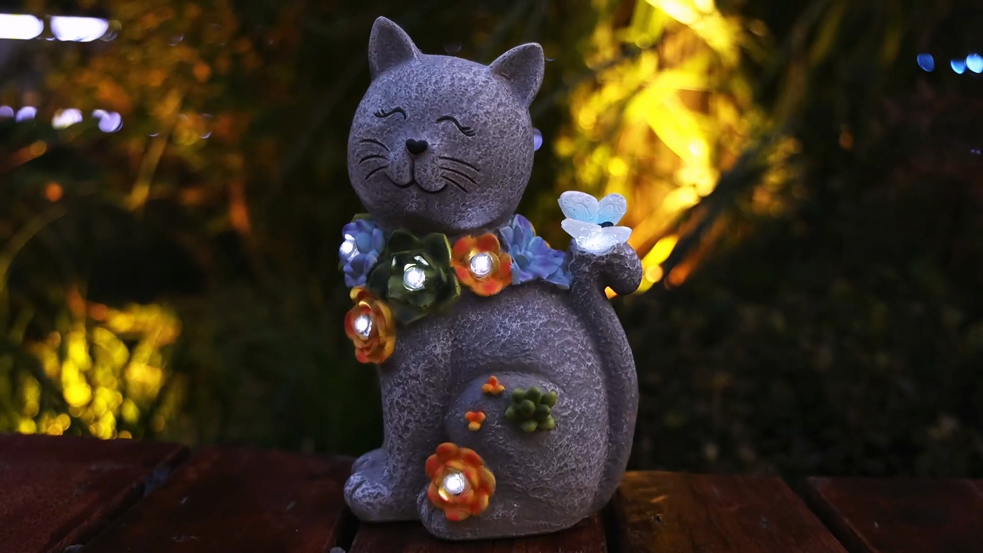 Vuees Solar Garden Statues Outdoor Decor, 6 LED Cat Flowers