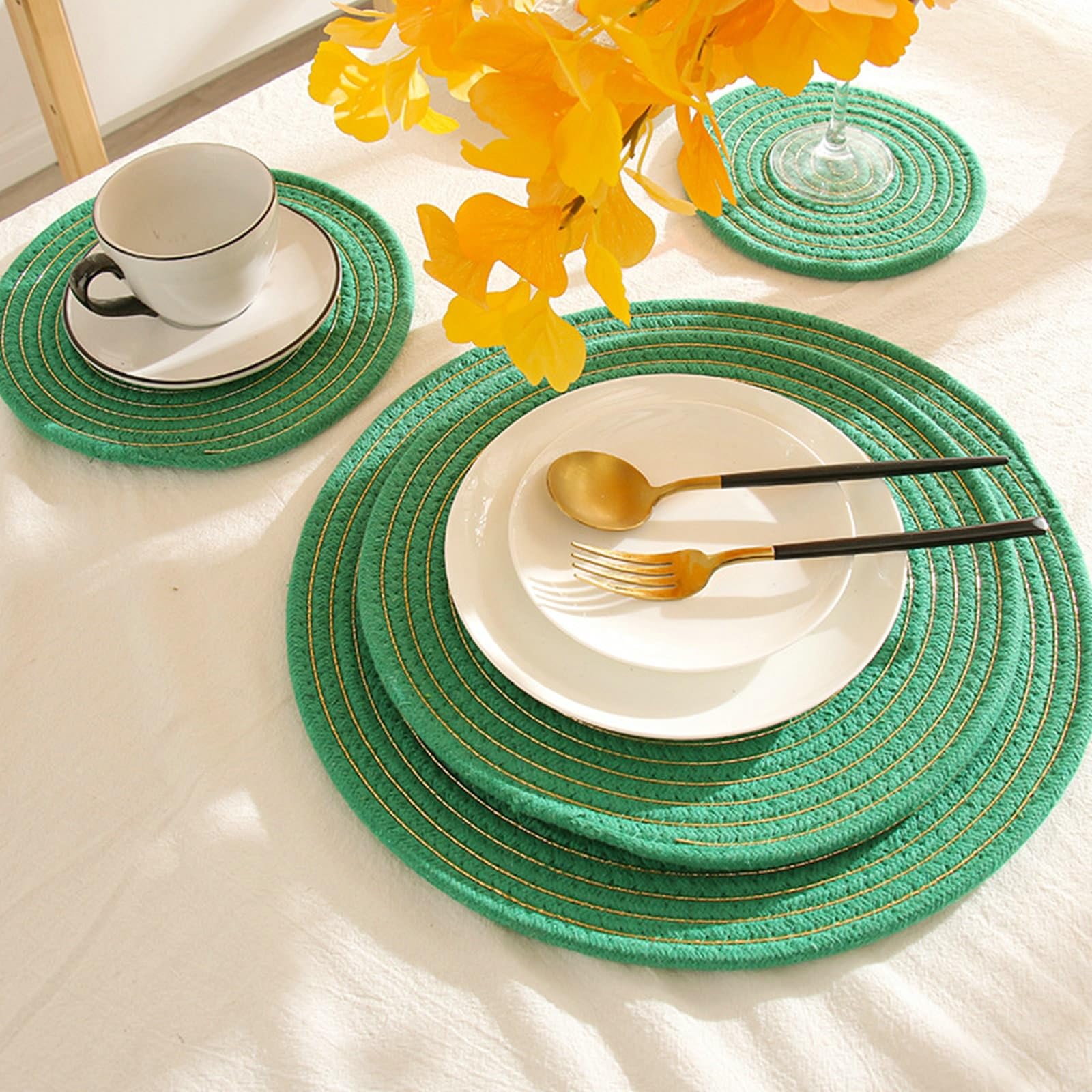 AMDXD Lot de 8 sets de table antidérapants en coton et lin - Vert/doré - Lavables - Ronds - Pour hôtel - 30 cm