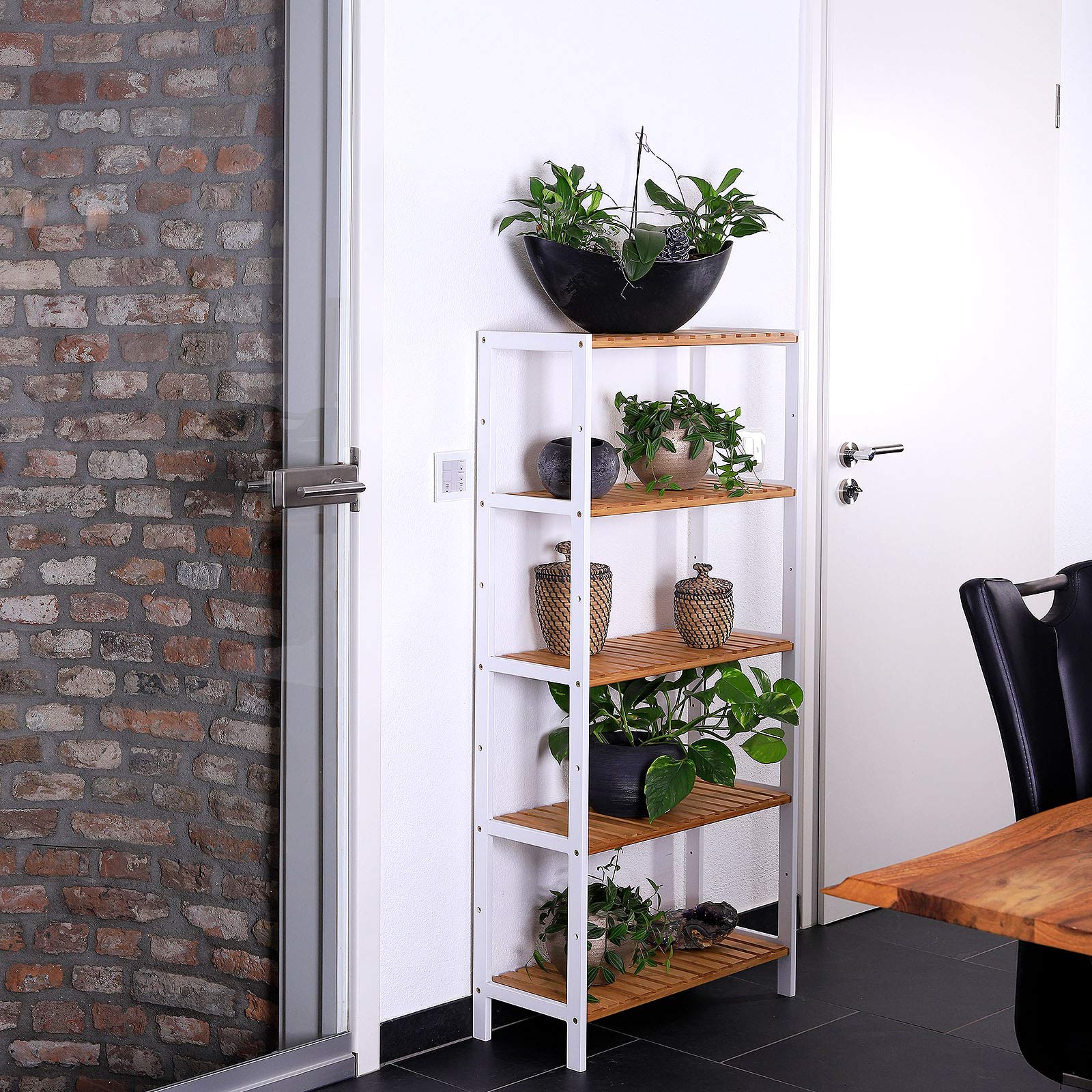 tavora Badezimmerregal mit 5 Ablagefächern, 60 x 26 x 130 cm, Natur/Weiß | Offenes Standregal aus Bambus für Bad, Küche oder Flur, kombinierbar zur Regalwand, platzsparend, mit gummierten Standfüßen
